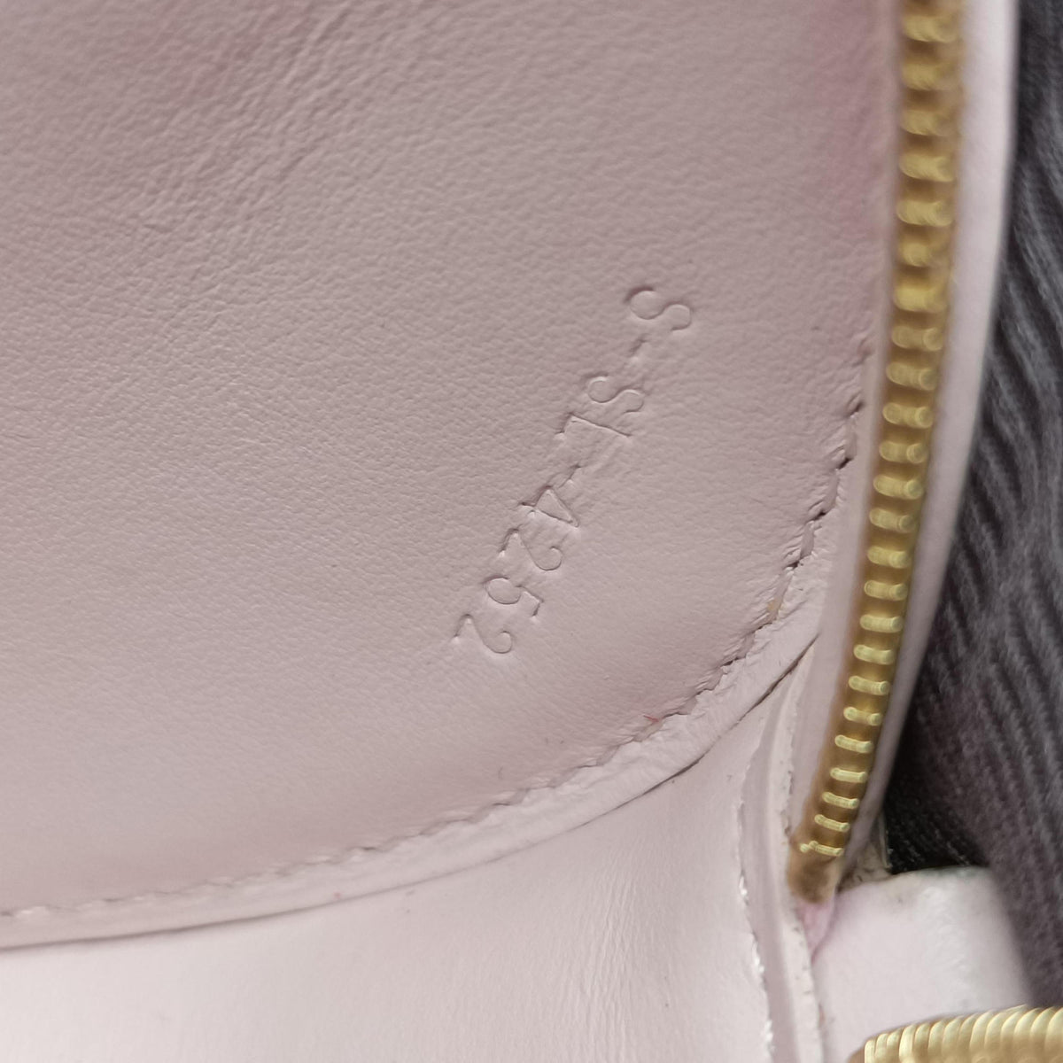 Pre-owned Celine Oval Purse Cuir Triomphe Pink Leather  shoulderbag | stylenewstar