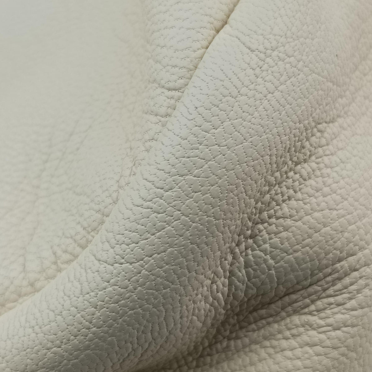 Pre-owned Yves Saint Laurent Saharienne White Leather 139268 shoulderbag | stylenewstar