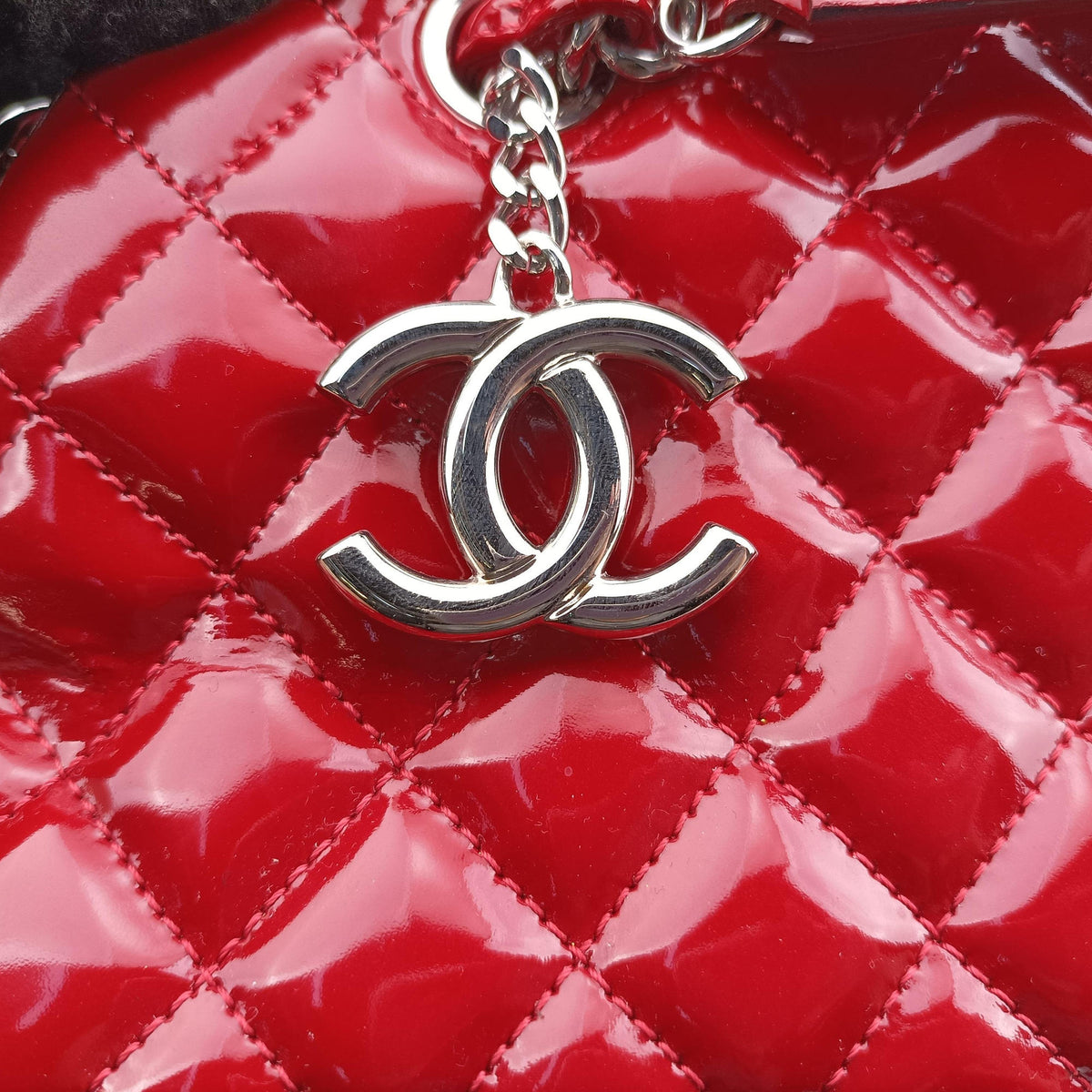 Secondhand Chanel Mademoiselle Bowling Red Patent A50557 shoulderbag | stylenewstar
