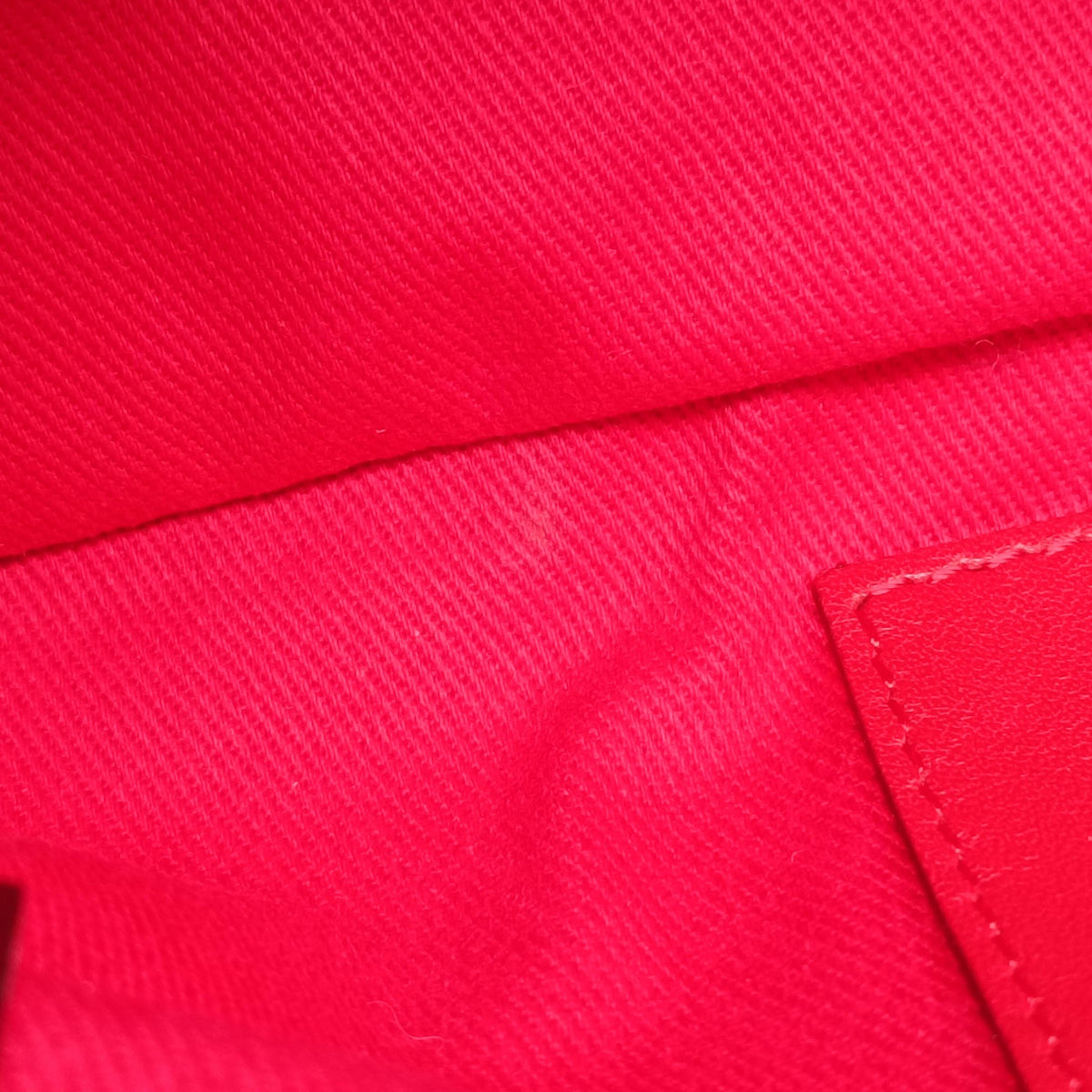 Secondhand Chanel Mademoiselle Bowling Red Patent A50557 shoulderbag | stylenewstar