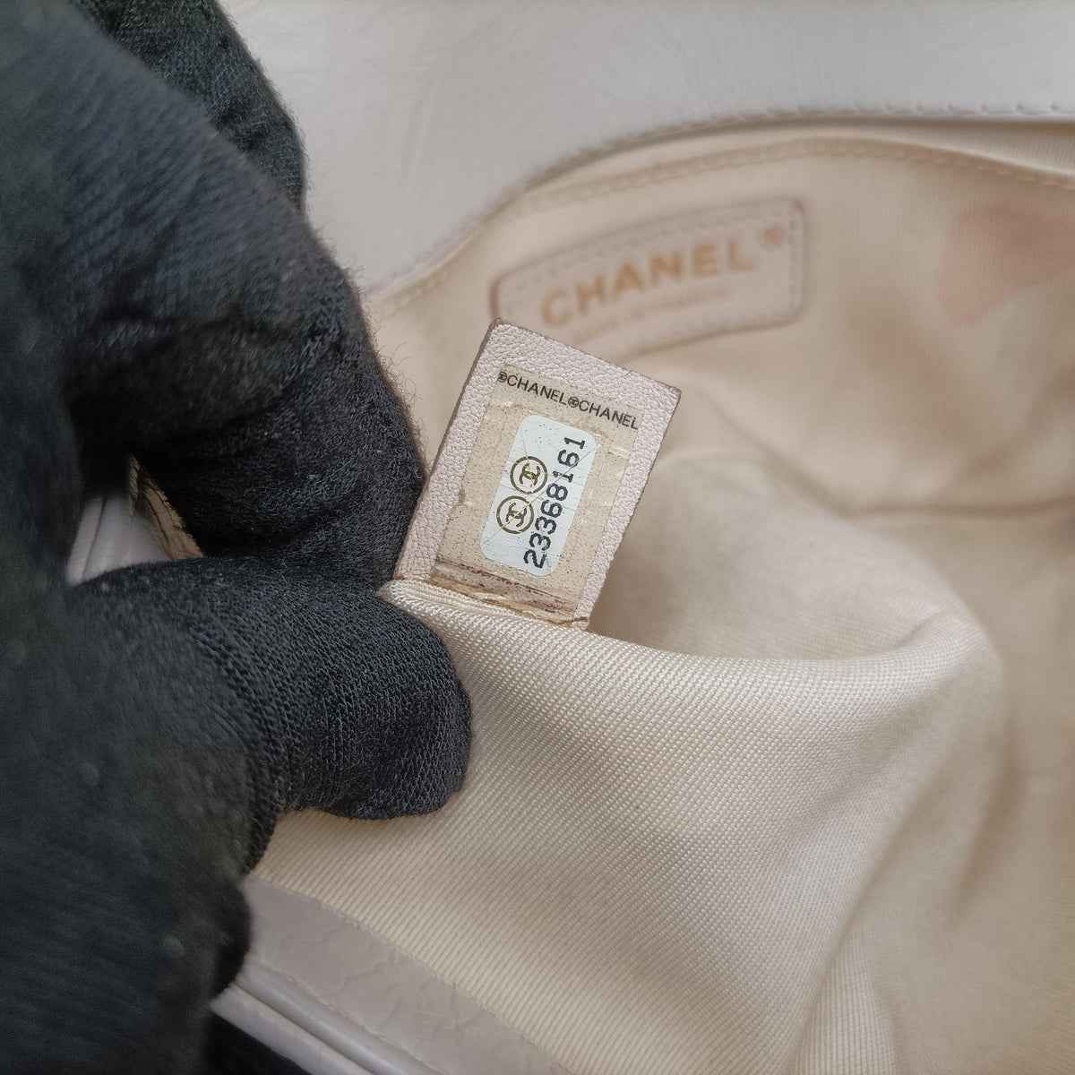 Pre-owned Chanel BOY CHANEL White Leather A67085 shoulderbag | stylenewstar