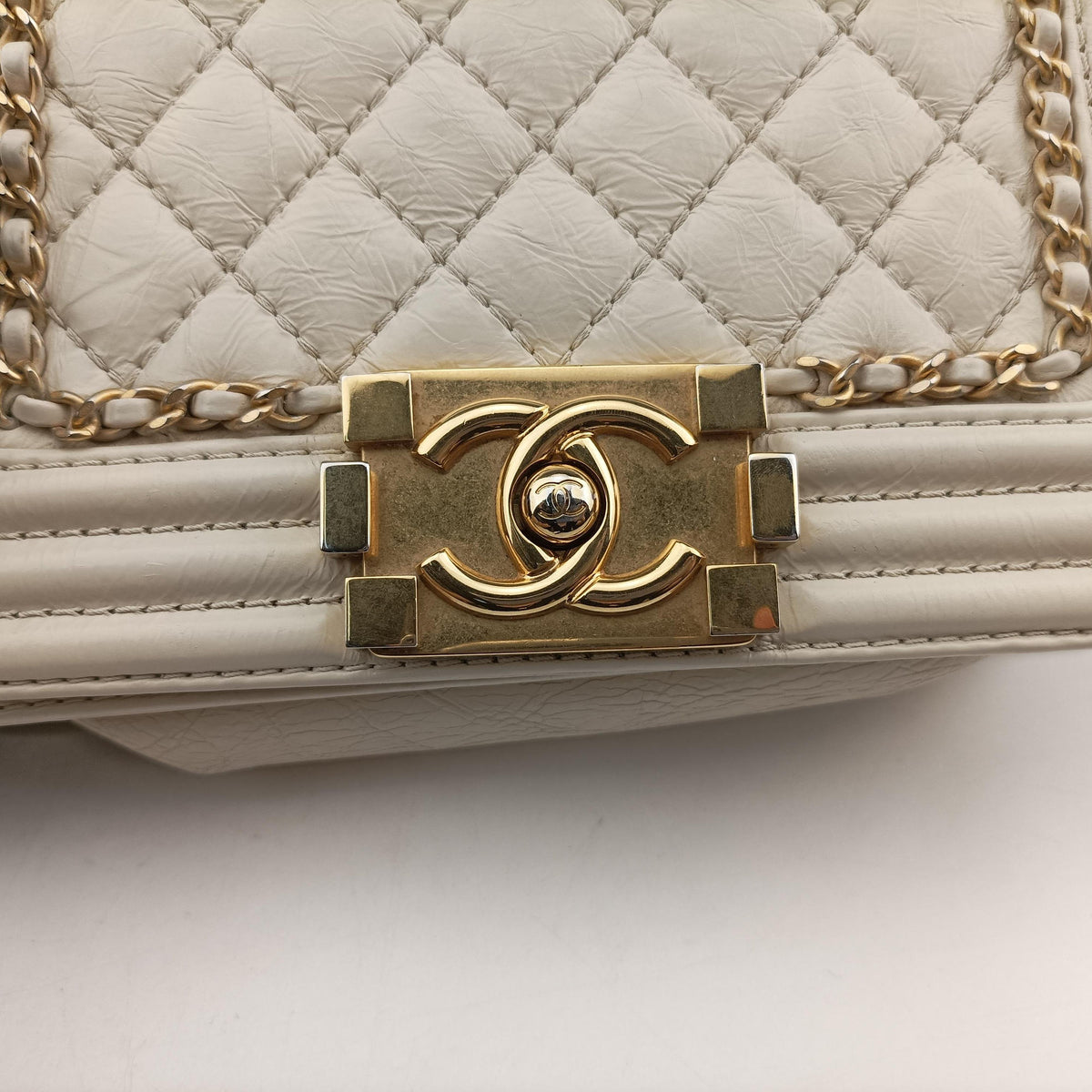 Pre-owned Chanel BOY CHANEL White Leather A67085 shoulderbag | stylenewstar