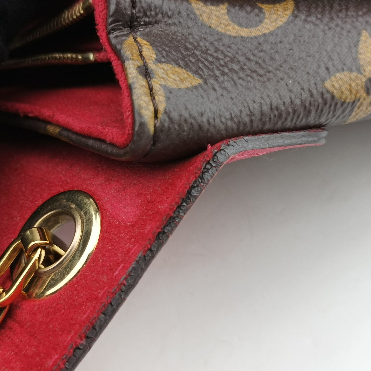 Pre-owned Louis Vuitton Pallas Chain Brown x Cerise Monogram canvas x leather M41201 shoulderbag | stylenewstar
