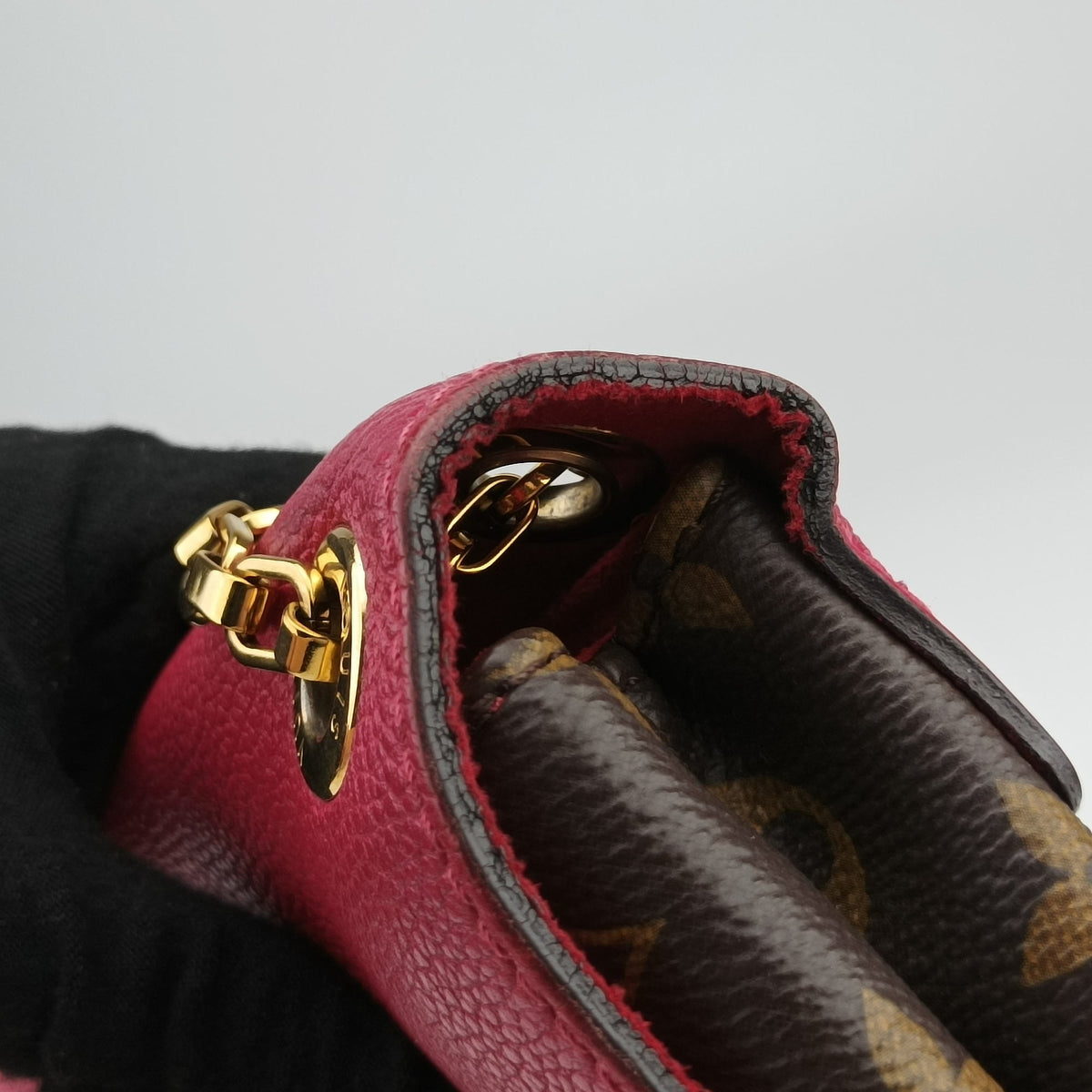Pre-owned Louis Vuitton Pallas Chain Brown x Cerise Monogram canvas x leather M41201 shoulderbag | stylenewstar