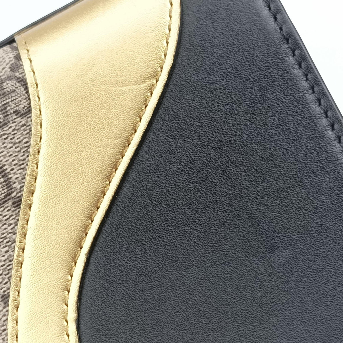 Pre-owned Gucci Osiride GG Supreme beige×Black×Golden PVC coated canvas×leather 497996 shoulderbag | stylenewstar