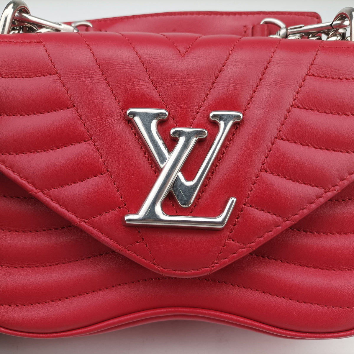 Pre-owned Louis Vuitton NEW WAVE Chain MM Ecarlate Leather M51943 shoulderbag | stylenewstar