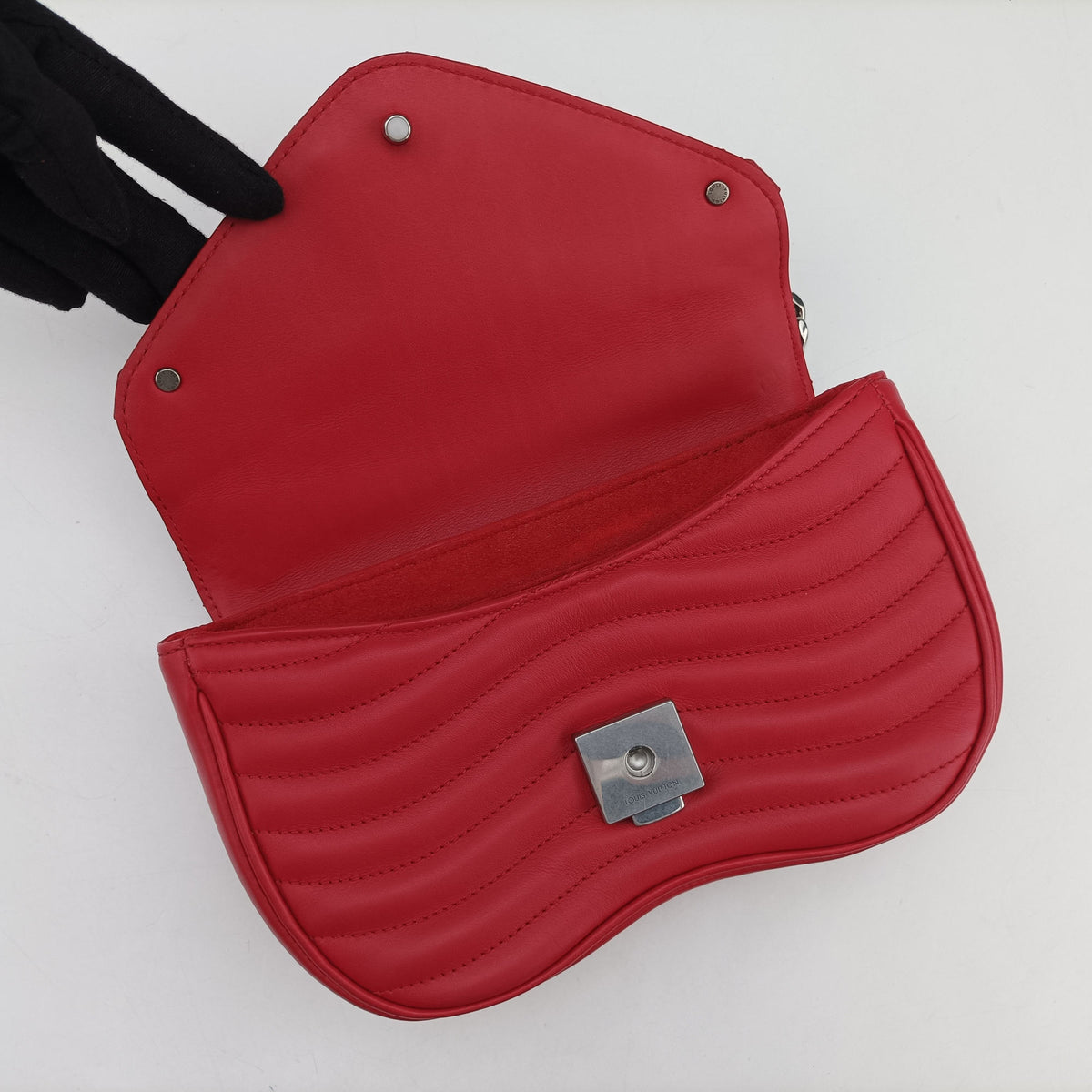 Pre-owned Louis Vuitton NEW WAVE Chain MM Ecarlate Leather M51943 shoulderbag | stylenewstar
