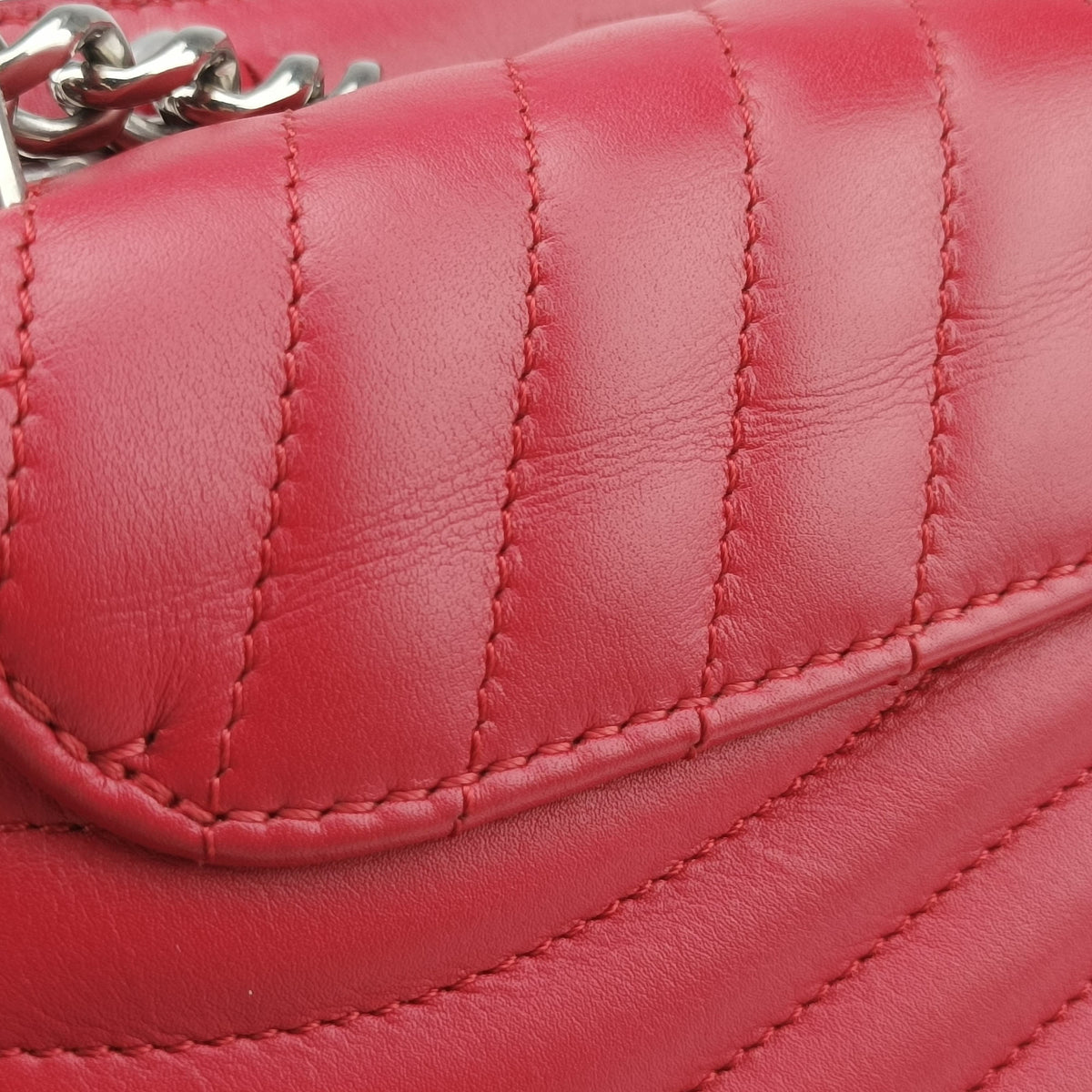 Pre-owned Louis Vuitton NEW WAVE Chain MM Ecarlate Leather M51943 shoulderbag | stylenewstar