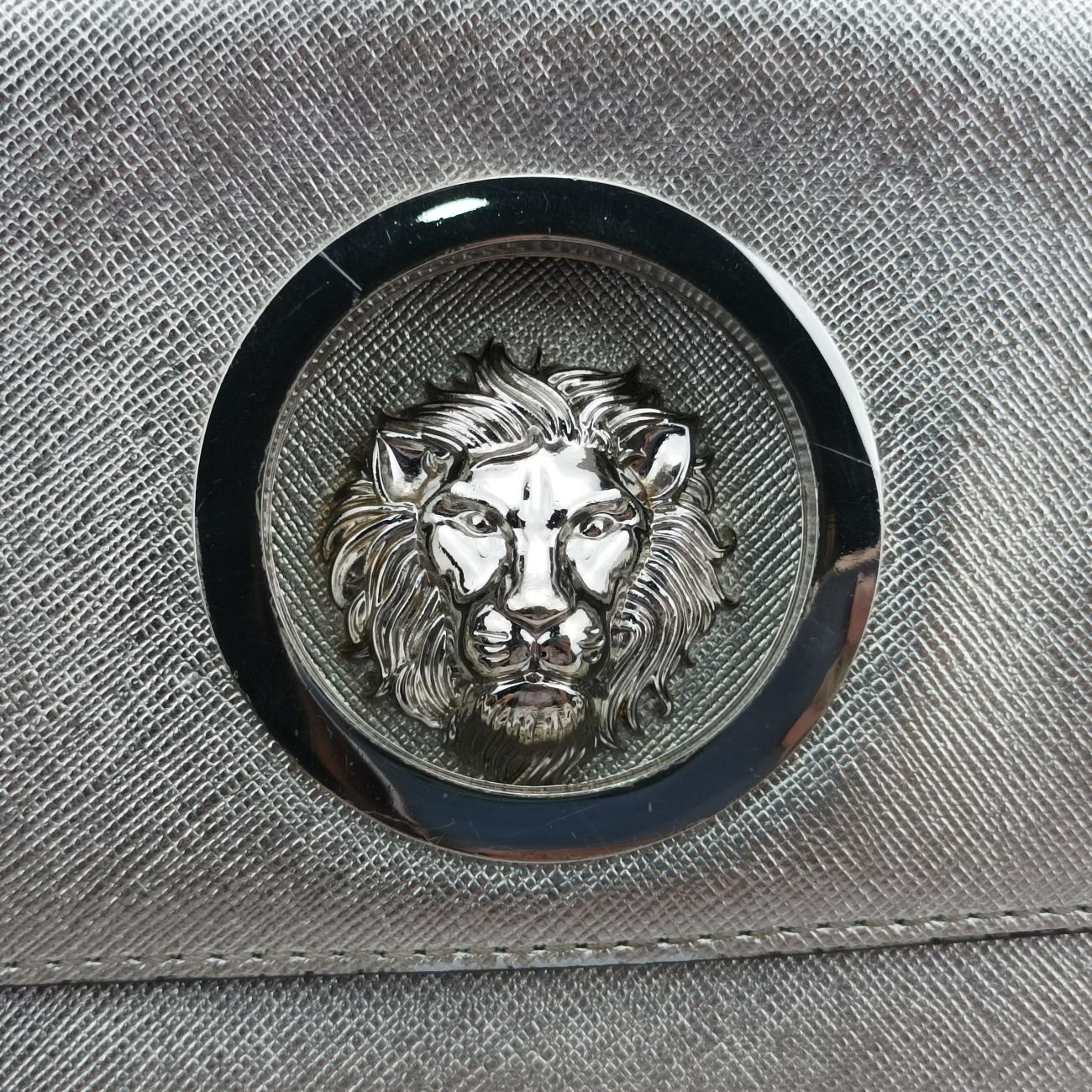 Pre-owned VERSUS Lion Head Silver Saffiano Leather  shoulderbag | stylenewstar