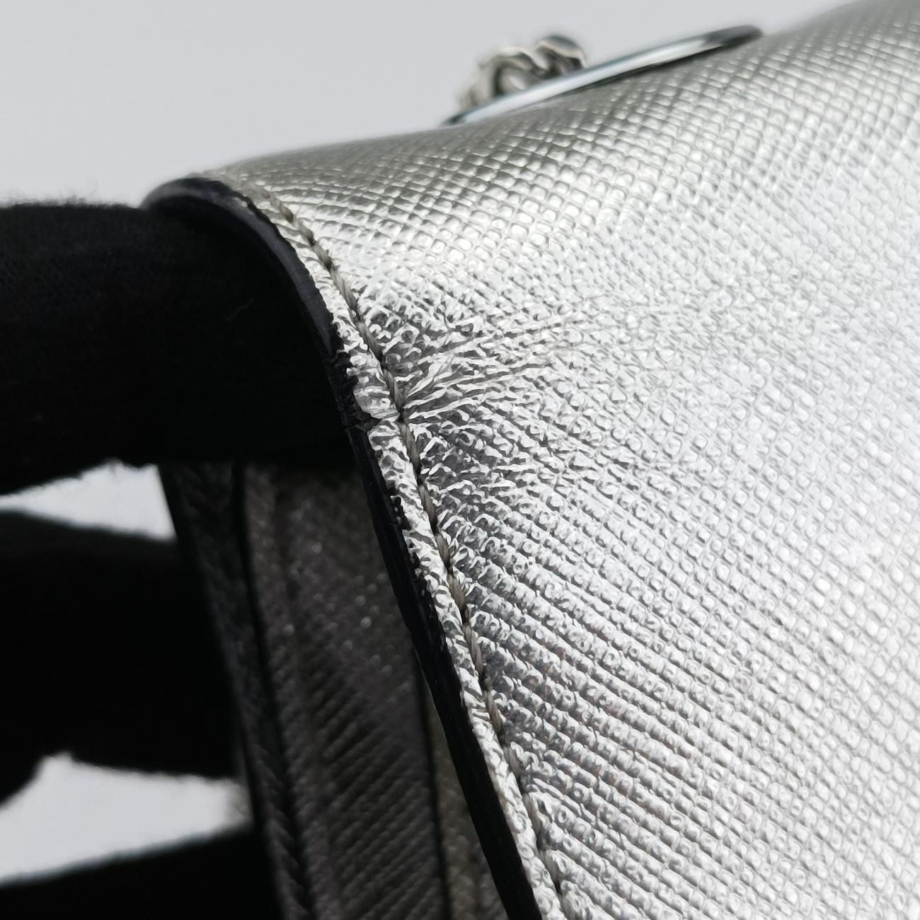 Pre-owned VERSUS Lion Head Silver Saffiano Leather  shoulderbag | stylenewstar