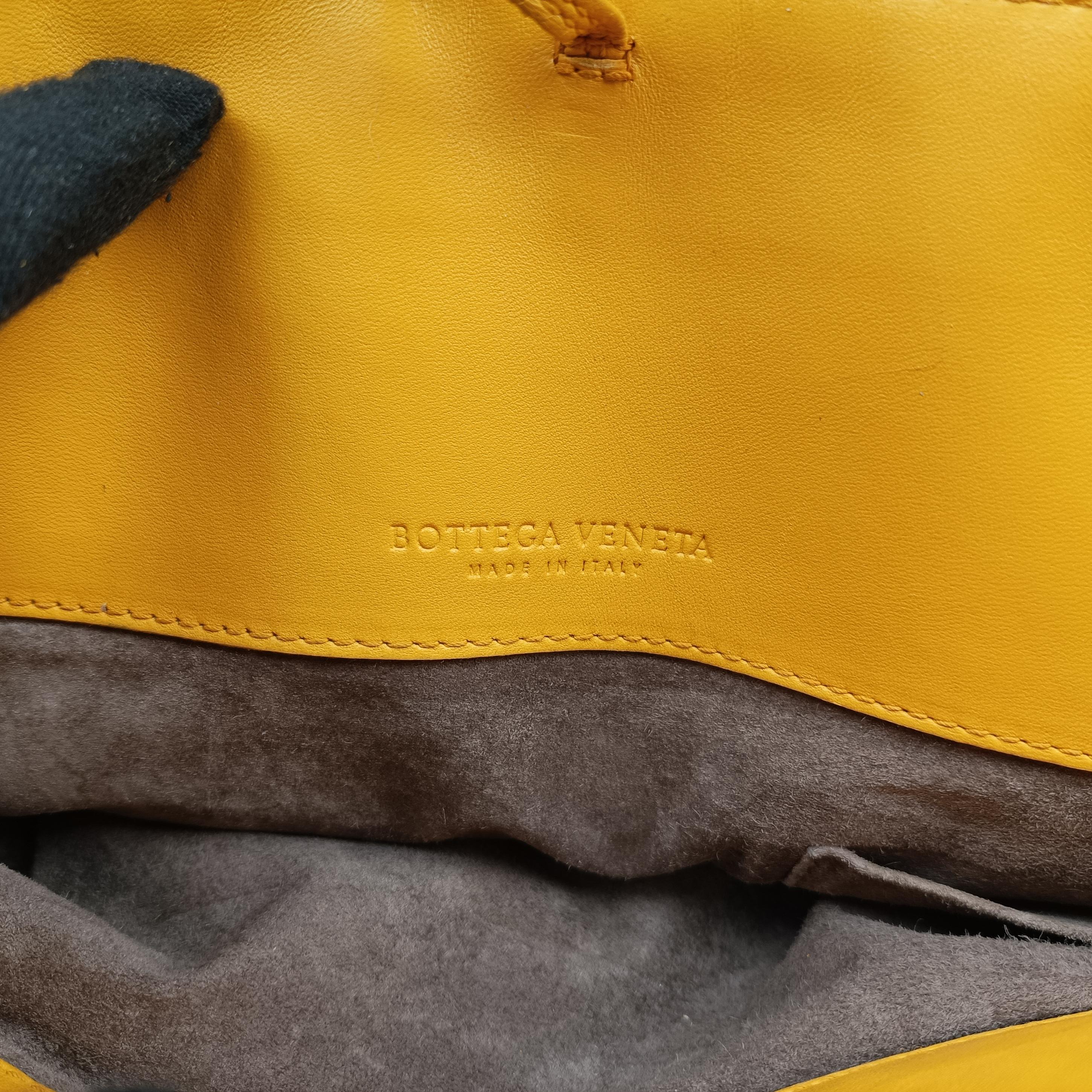 Pre-owned Bottega Veneta Intrecciato Yellow lambskin  handbag | stylenewstar