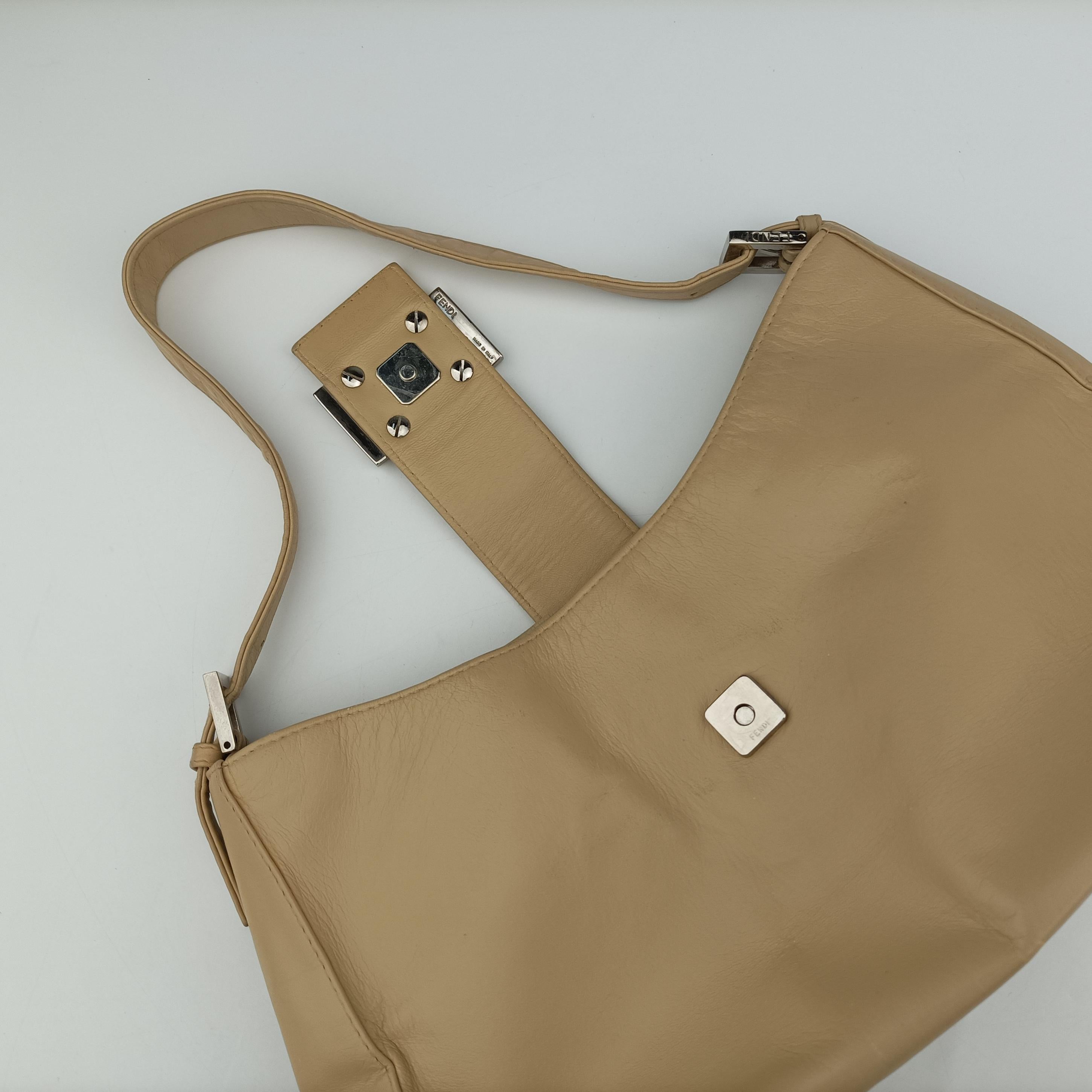 Pre-owned Fendi Baguette Yellow Leather 091611 shoulderbag | stylenewstar