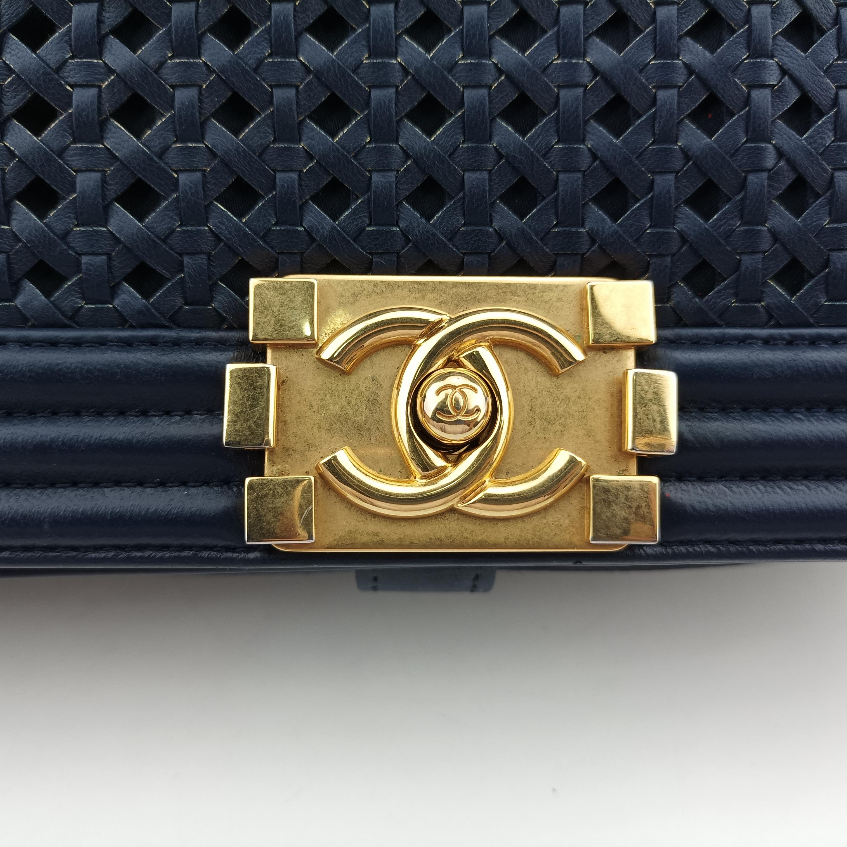 Vintage Chanel BOY CHANEL Navy Leather A90183 shoulderbag | stylenewstar