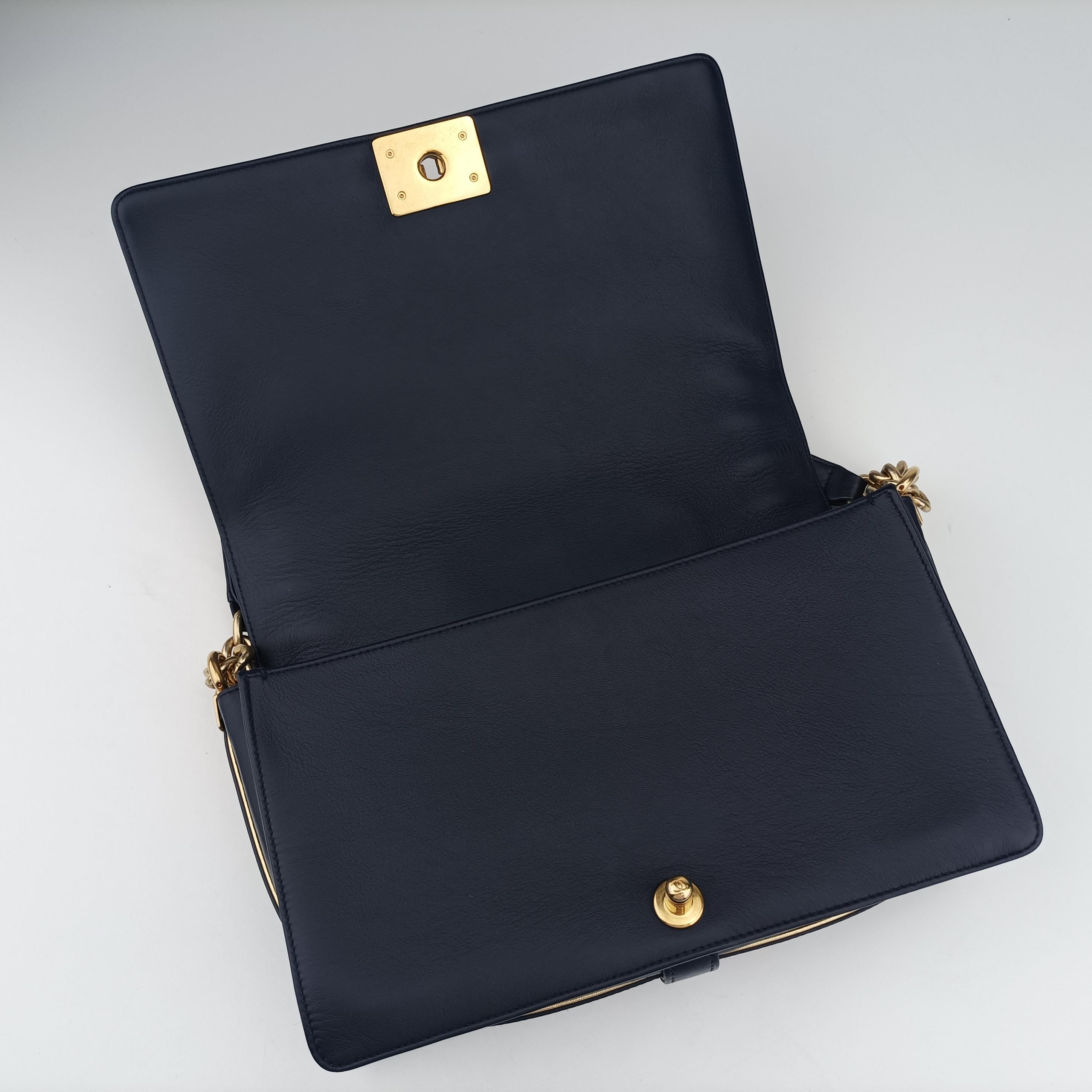 Vintage Chanel BOY CHANEL Navy Leather A90183 shoulderbag | stylenewstar