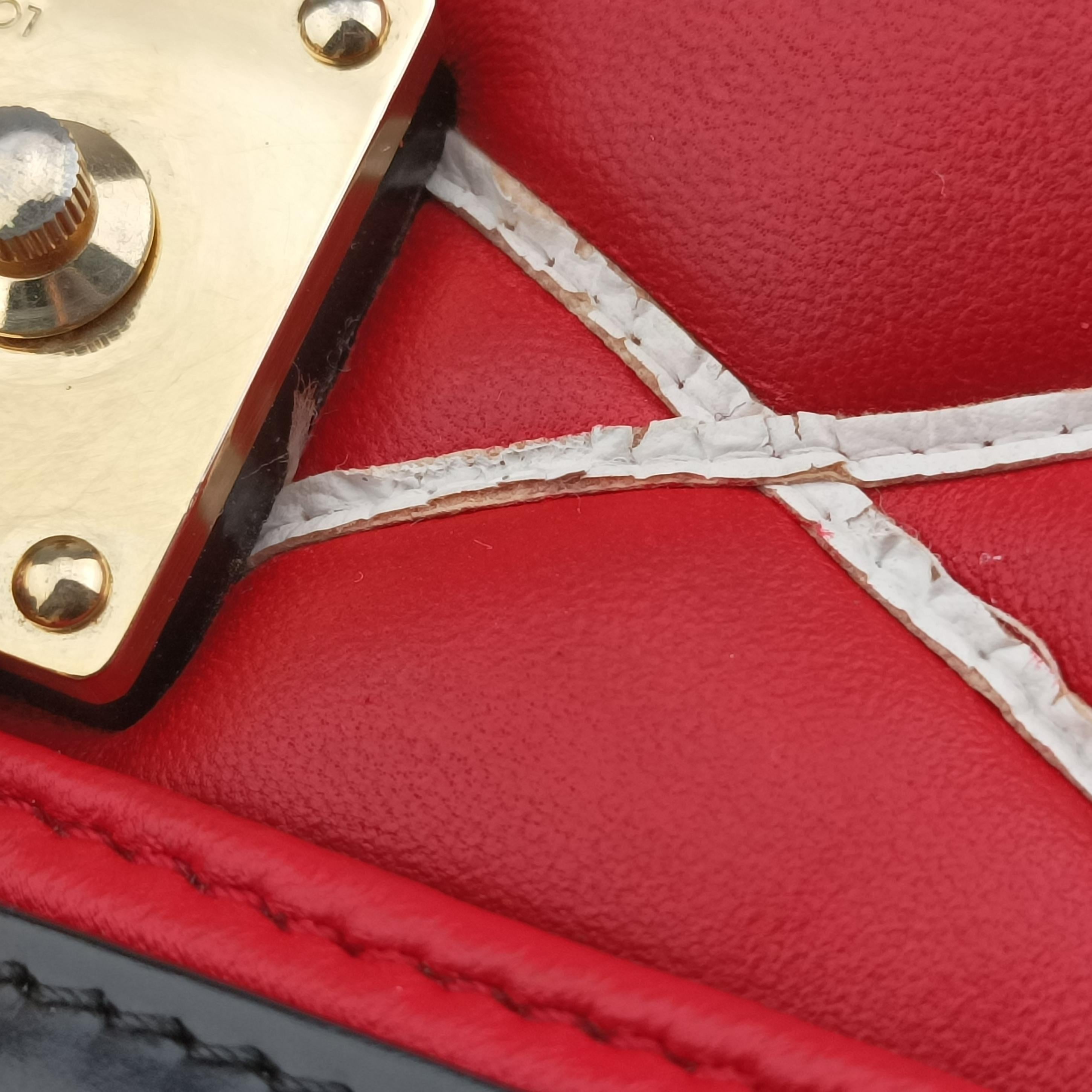 Pre-owned Louis Vuitton Pochette Flap Malletage Red × Black Leather  shoulderbag | stylenewstar
