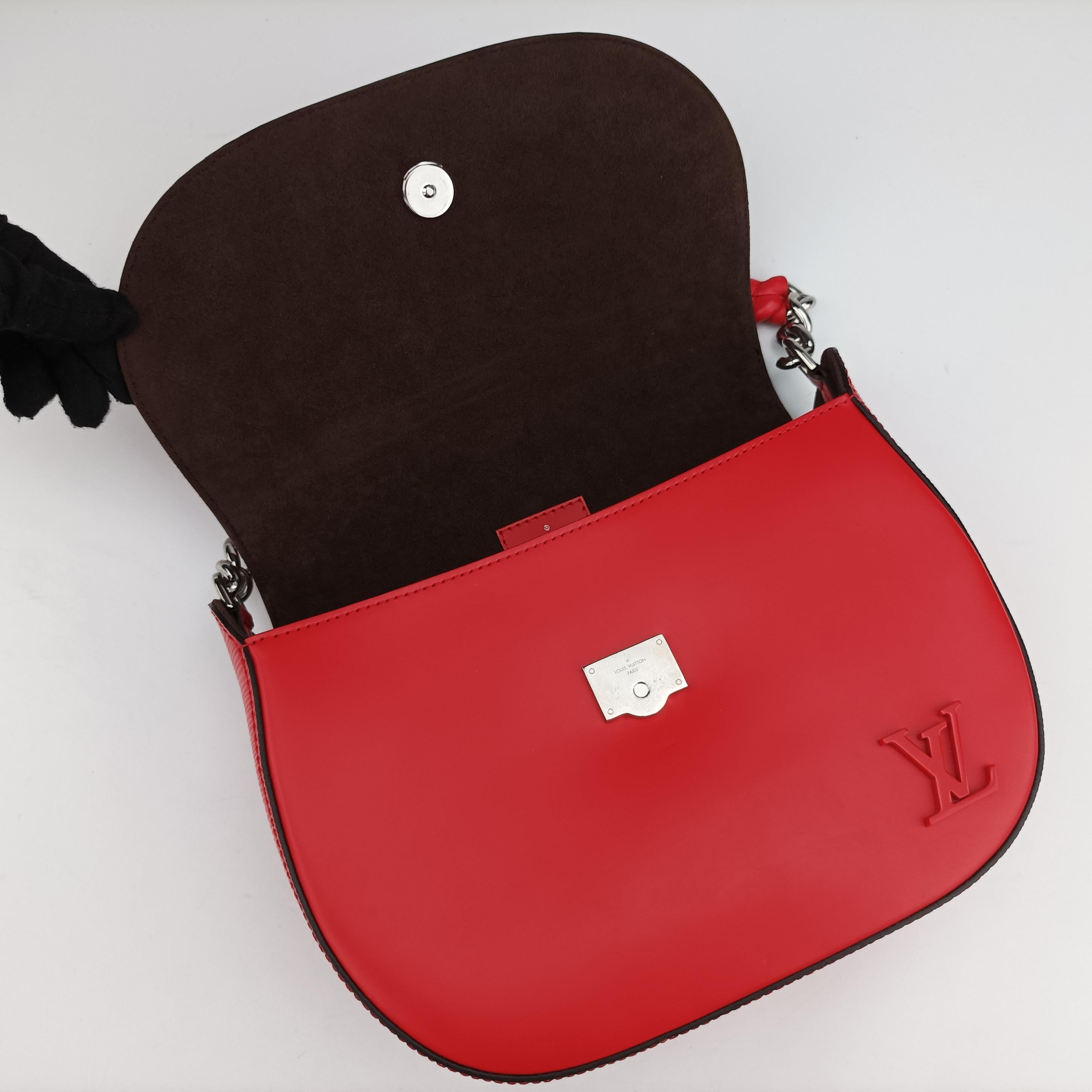 Pre-owned Louis Vuitton LUNA Rouge Epi M42675 shoulderbag | stylenewstar