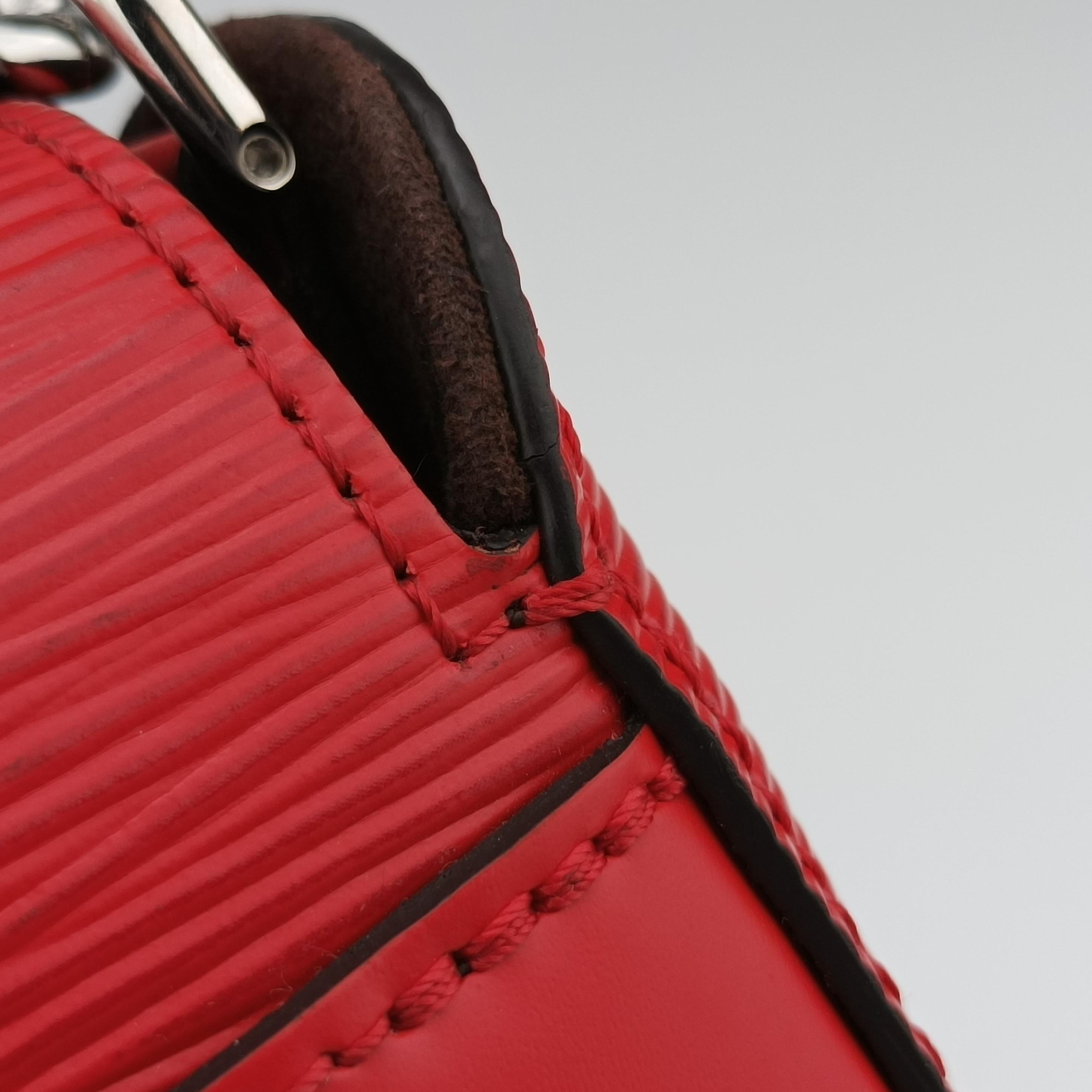 Pre-owned Louis Vuitton LUNA Rouge Epi M42675 shoulderbag | stylenewstar