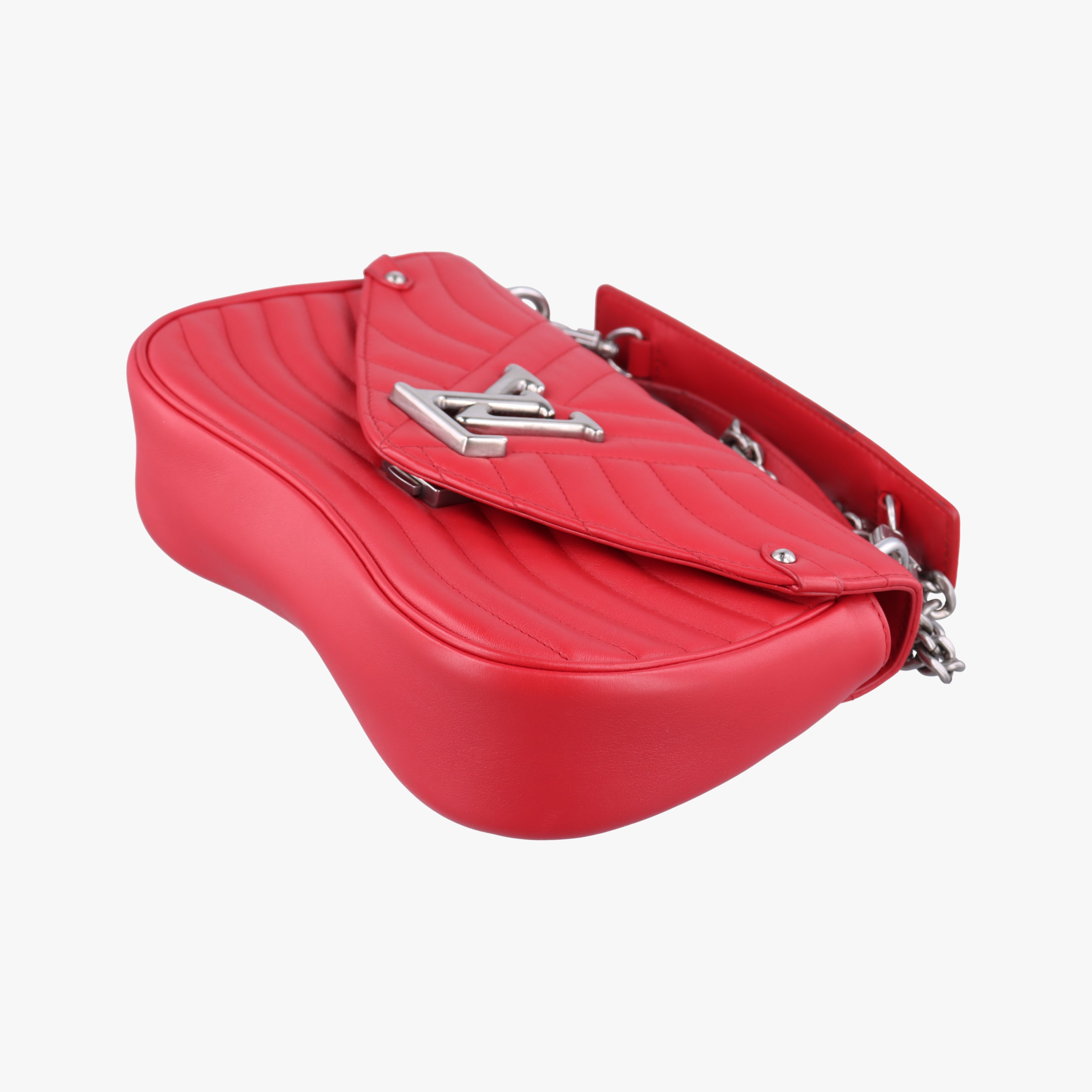 Pre-owned Louis Vuitton NEW WAVE Chain MM Ecarlate Leather M51943 shoulderbag | stylenewstar