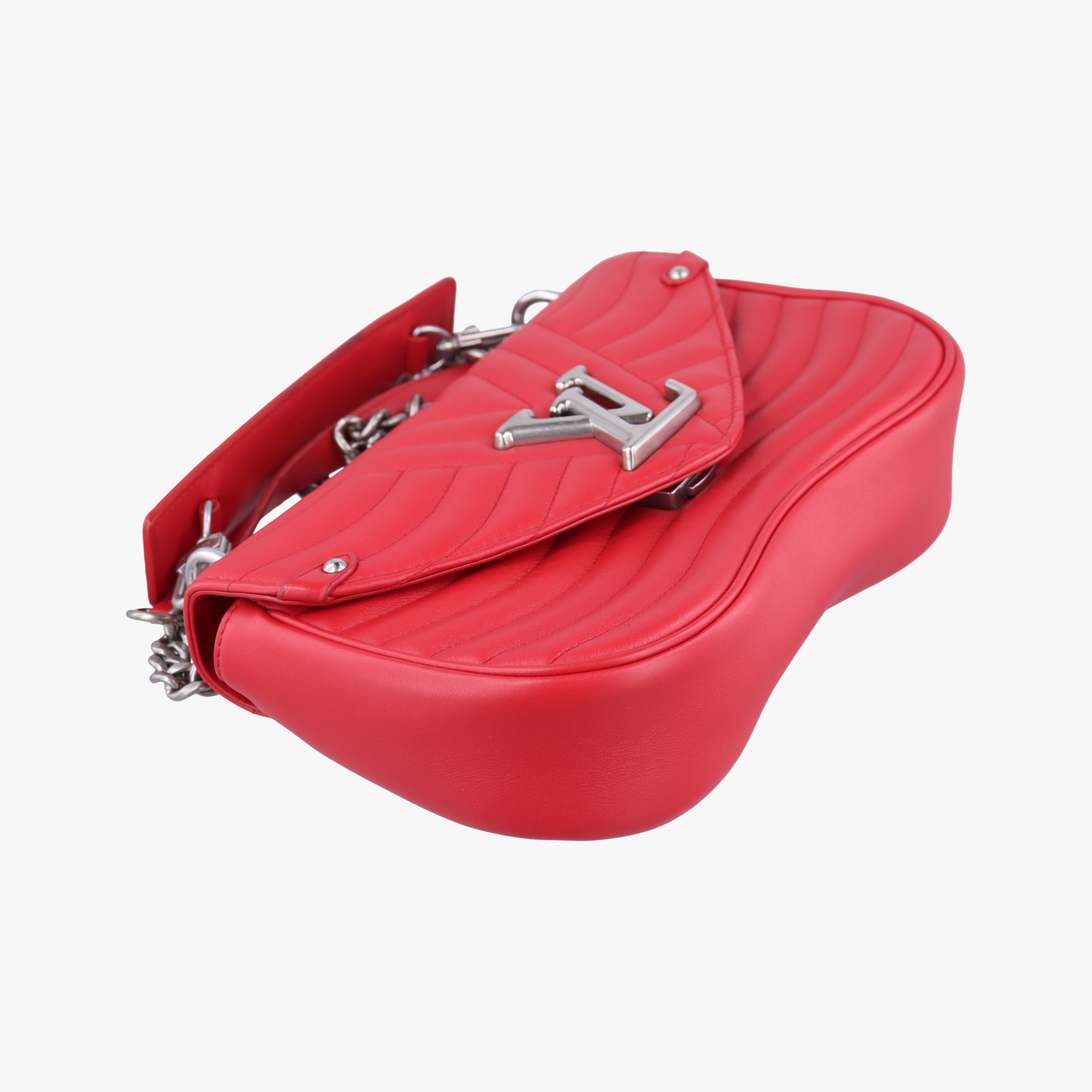 Pre-owned Louis Vuitton NEW WAVE Chain MM Ecarlate Leather M51943 shoulderbag | stylenewstar