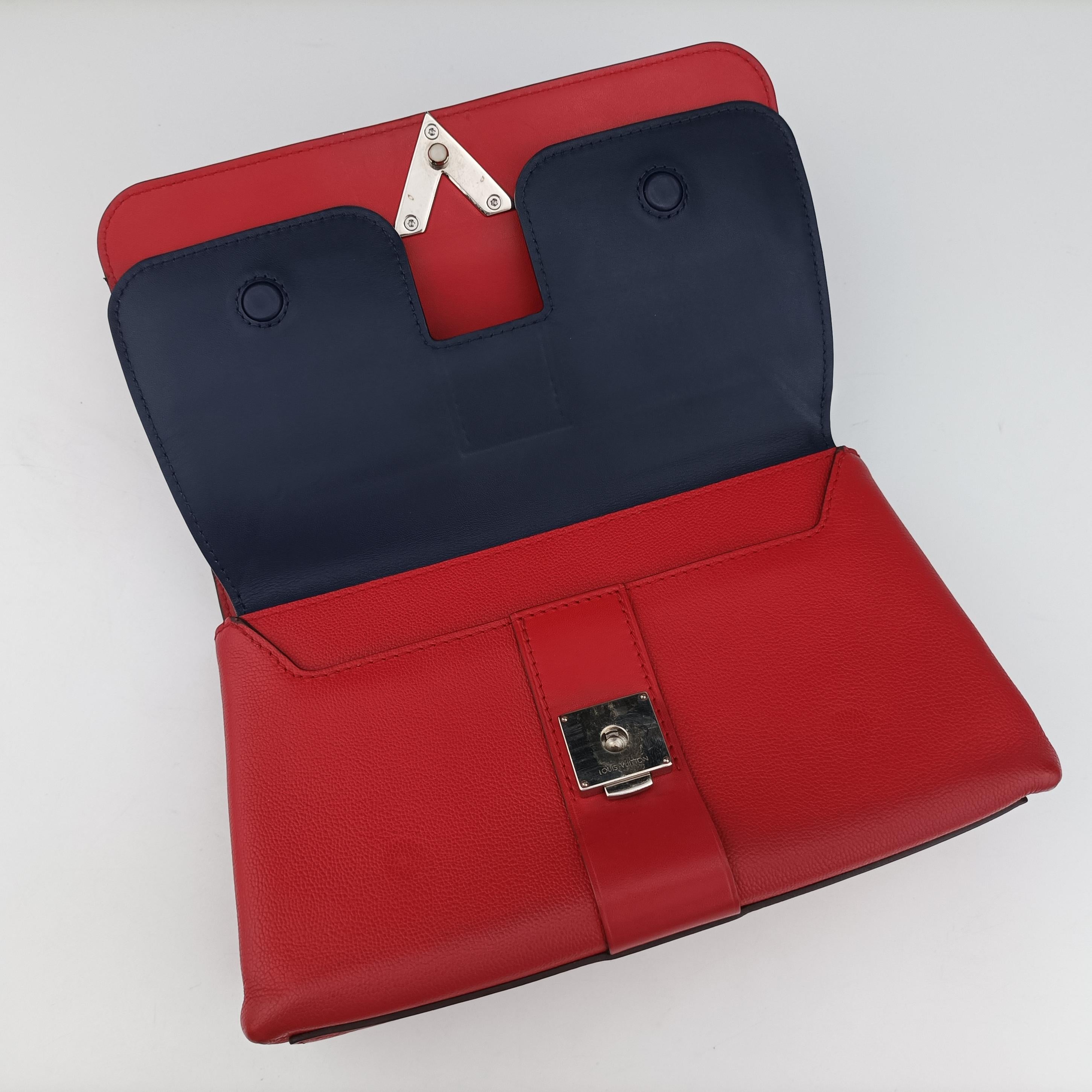 Pre-owned Louis Vuitton Very Chain ruby×blue Leather M44285 shoulderbag | stylenewstar