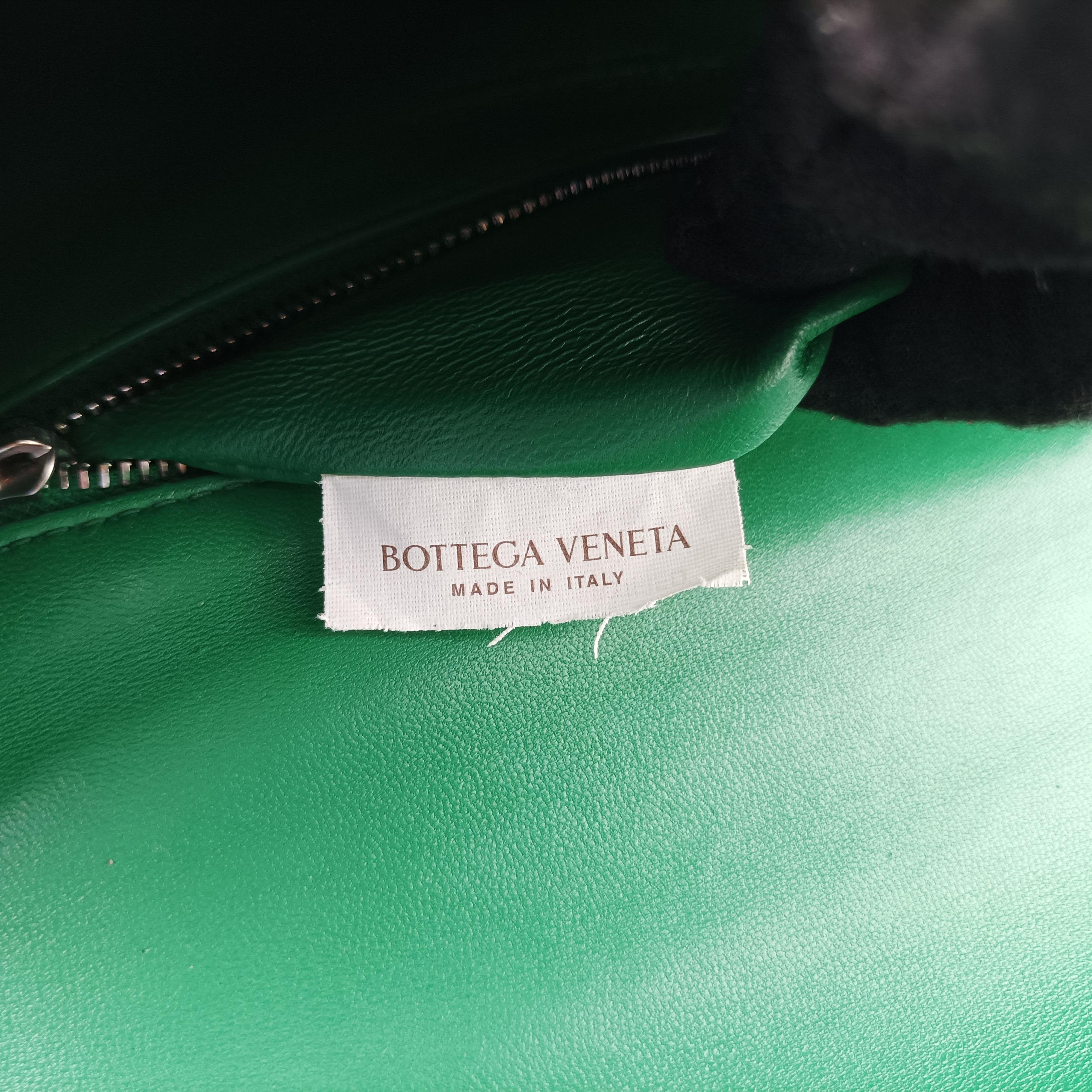 Secondhand Bottega Veneta The Clip Green Leather  shoulderbag | stylenewstar