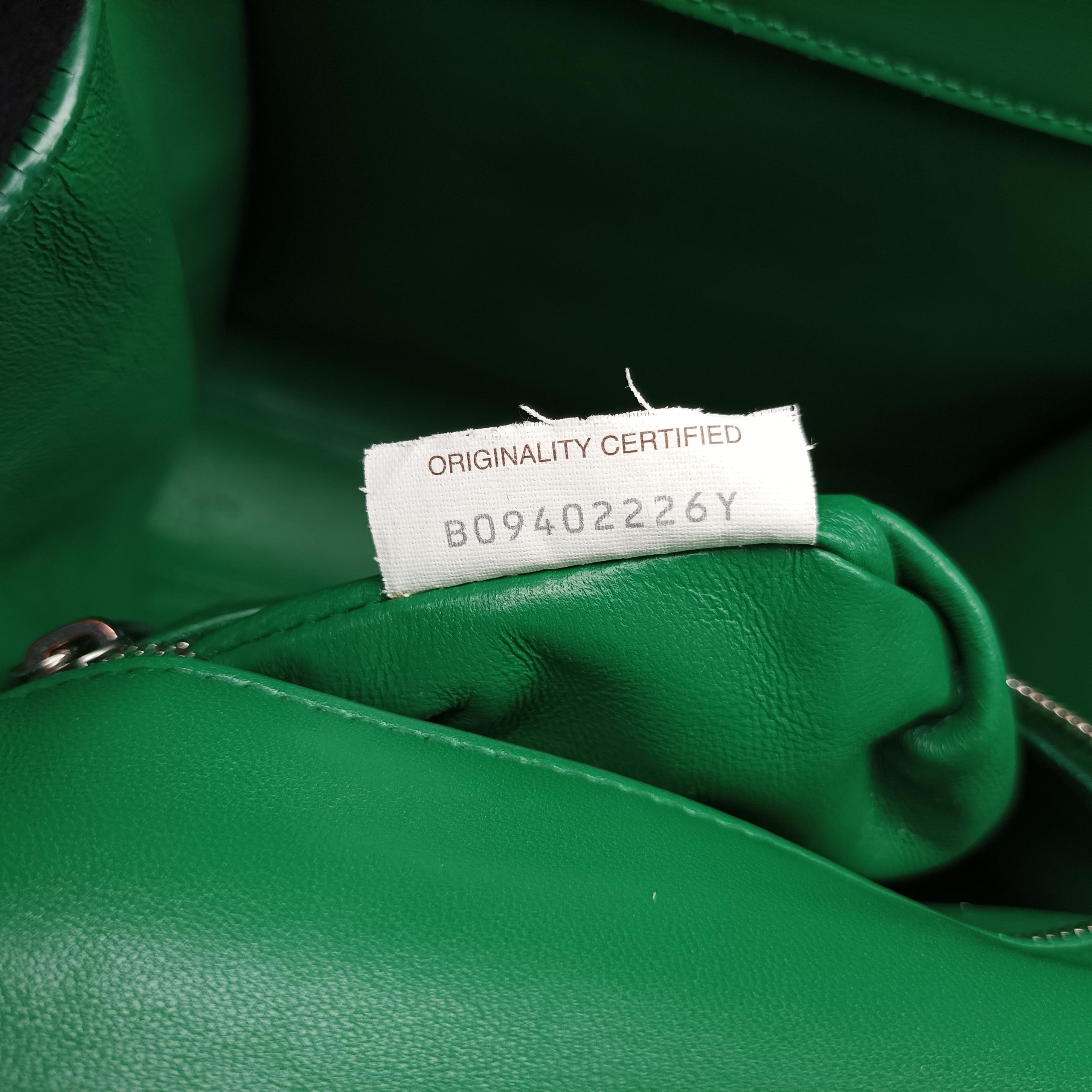 Secondhand Bottega Veneta The Clip Green Leather  shoulderbag | stylenewstar