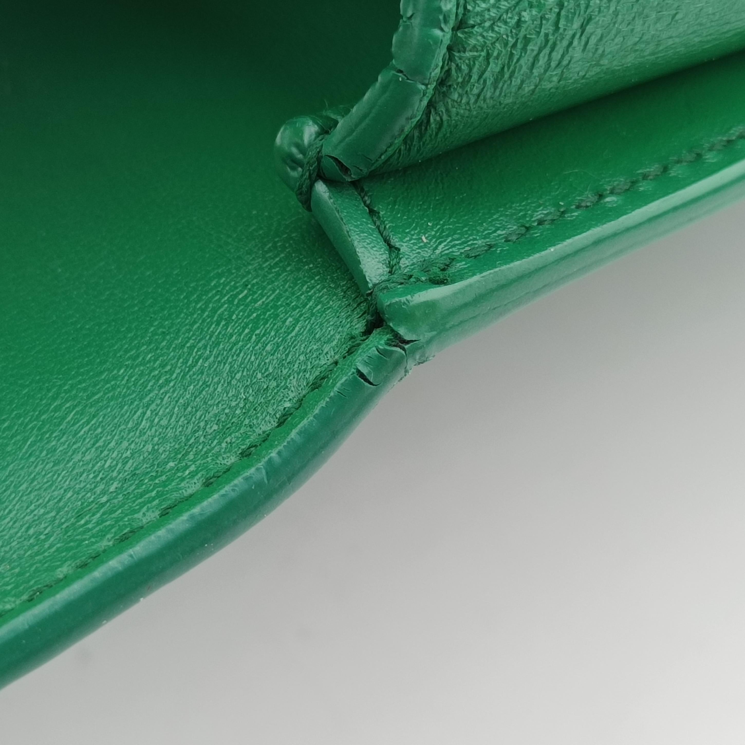 Secondhand Bottega Veneta The Clip Green Leather  shoulderbag | stylenewstar