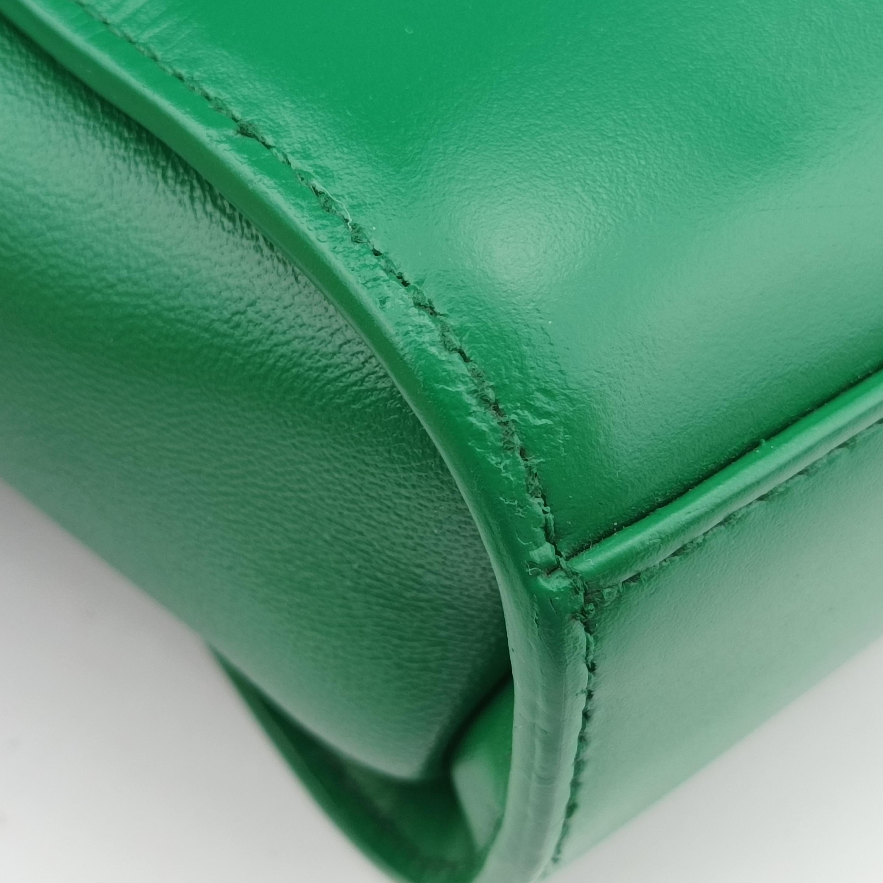 Secondhand Bottega Veneta The Clip Green Leather  shoulderbag | stylenewstar