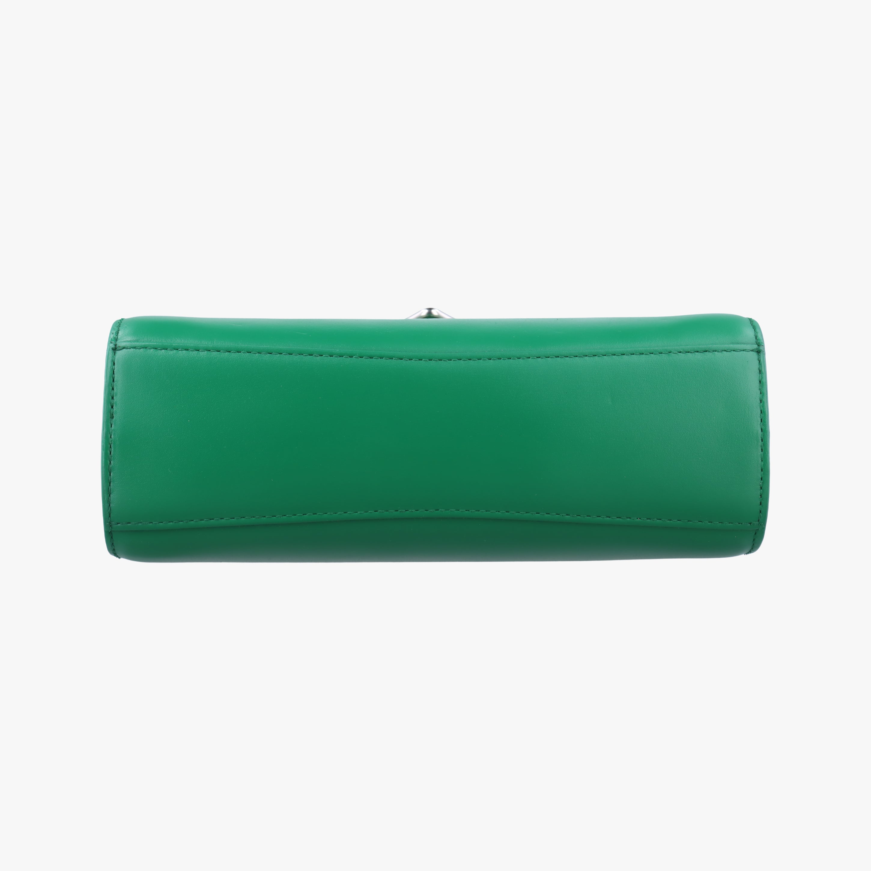 Secondhand Bottega Veneta The Clip Green Leather  shoulderbag | stylenewstar