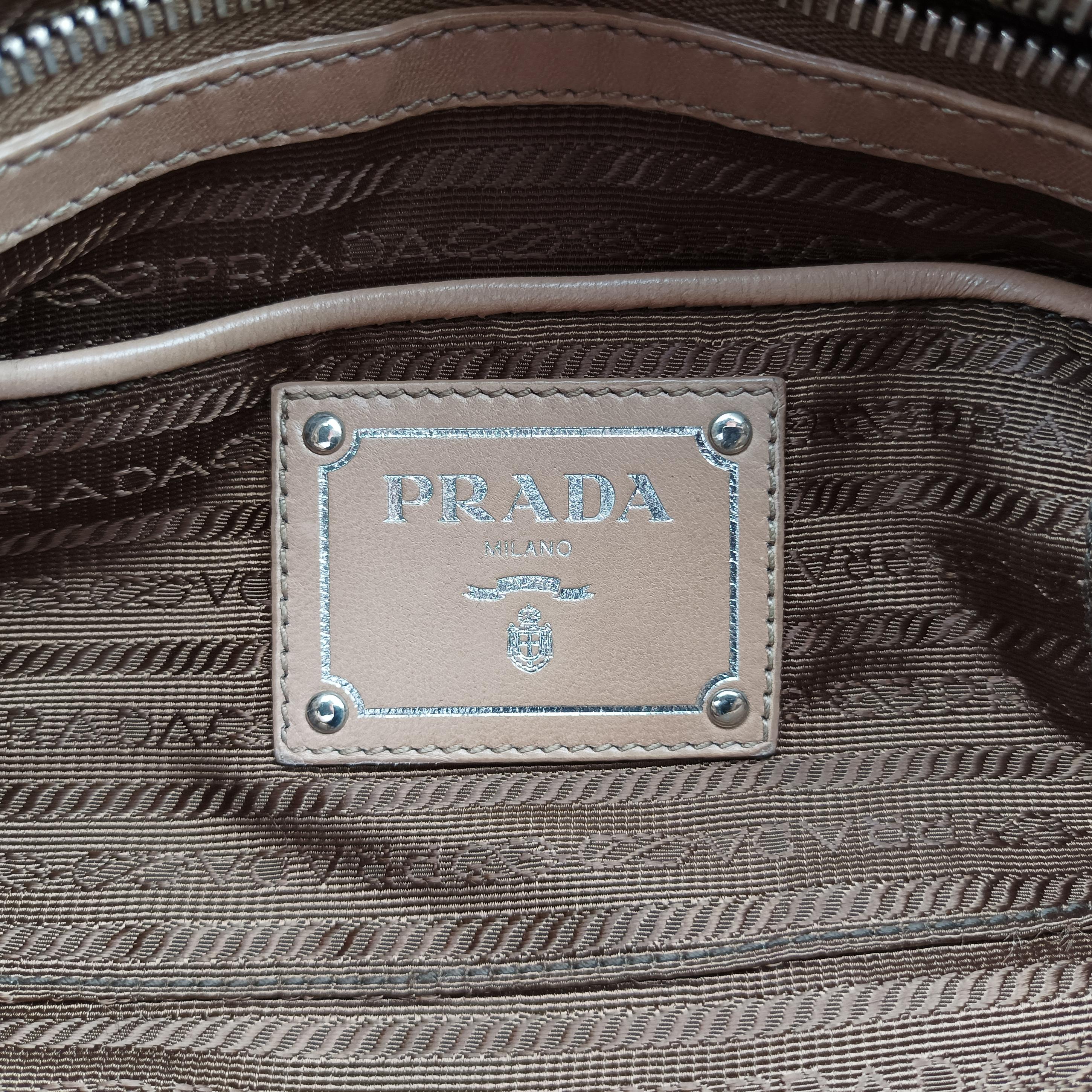 Secondhand Prada Gaufre Beige lambskin BN1702 shoulderbag | stylenewstar