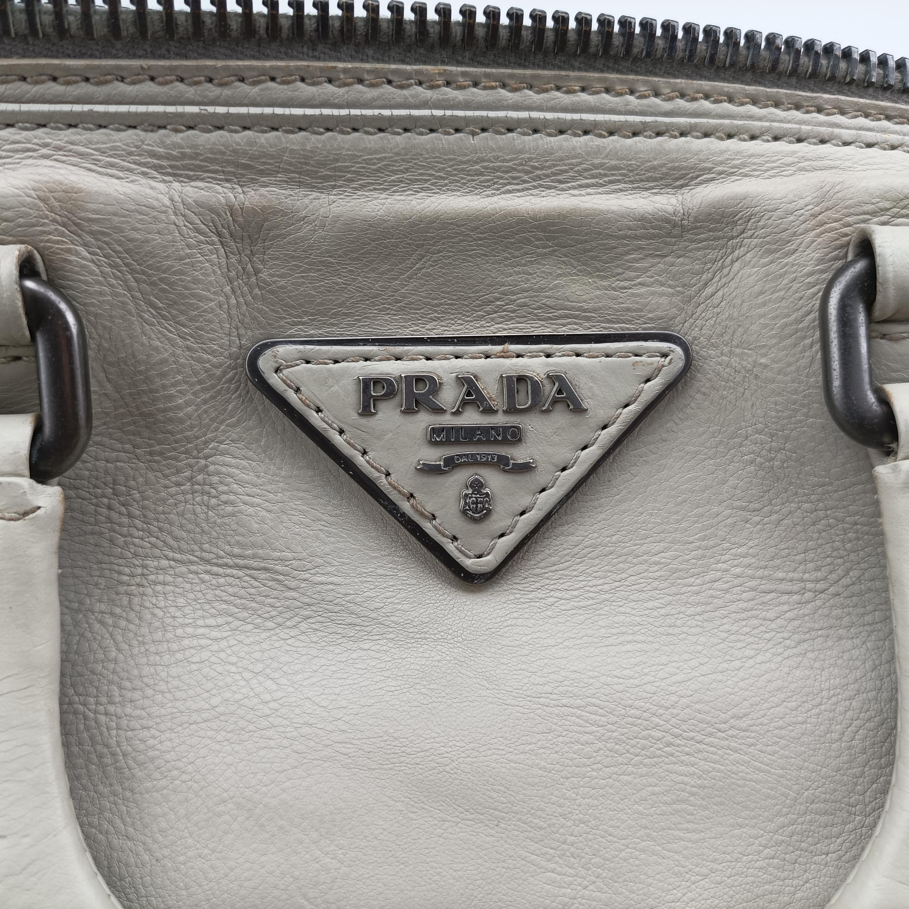 Pre-owned Prada 三角ロゴ Grey Nappa Leather  shoulderbag | stylenewstar