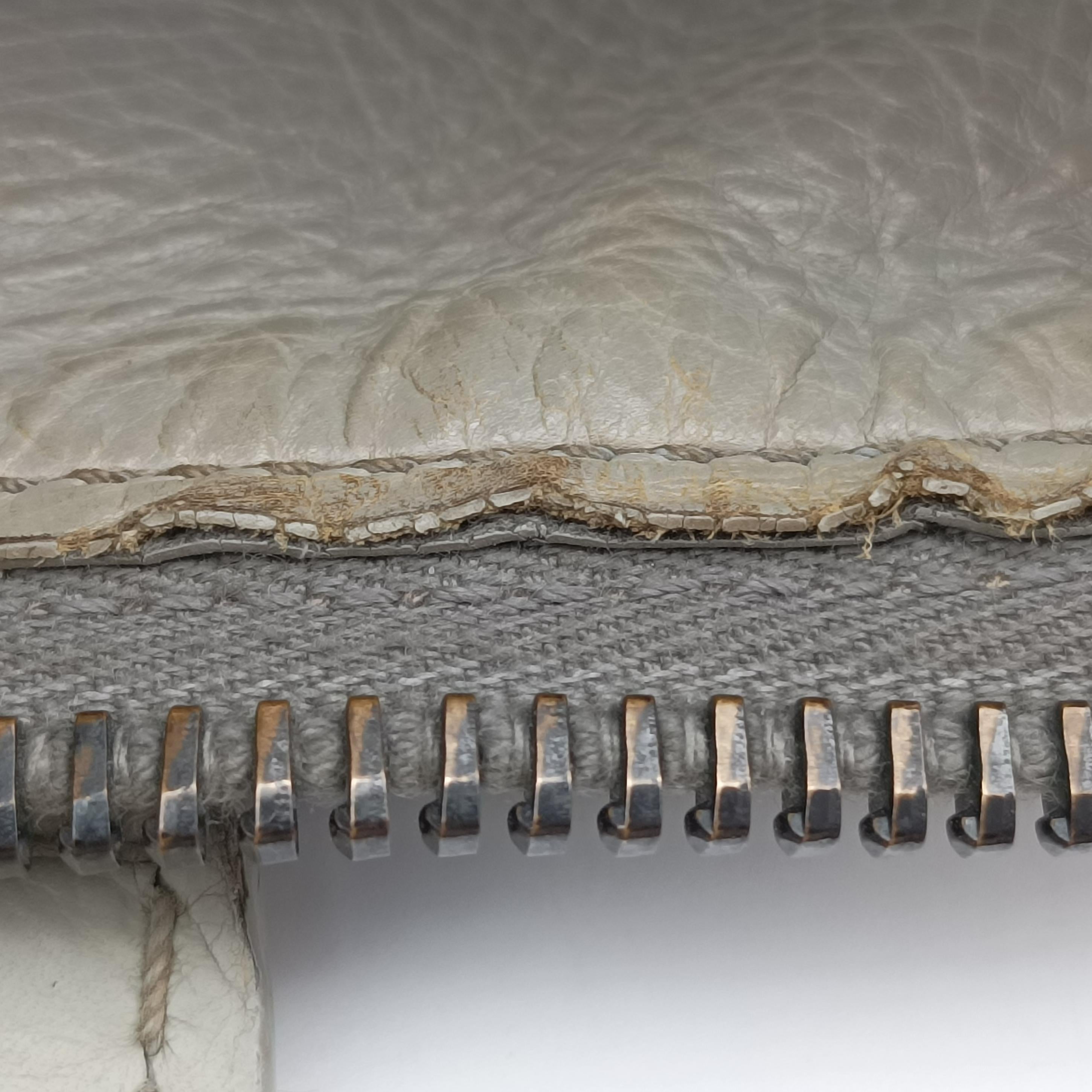 Pre-owned Prada 三角ロゴ Grey Nappa Leather  shoulderbag | stylenewstar