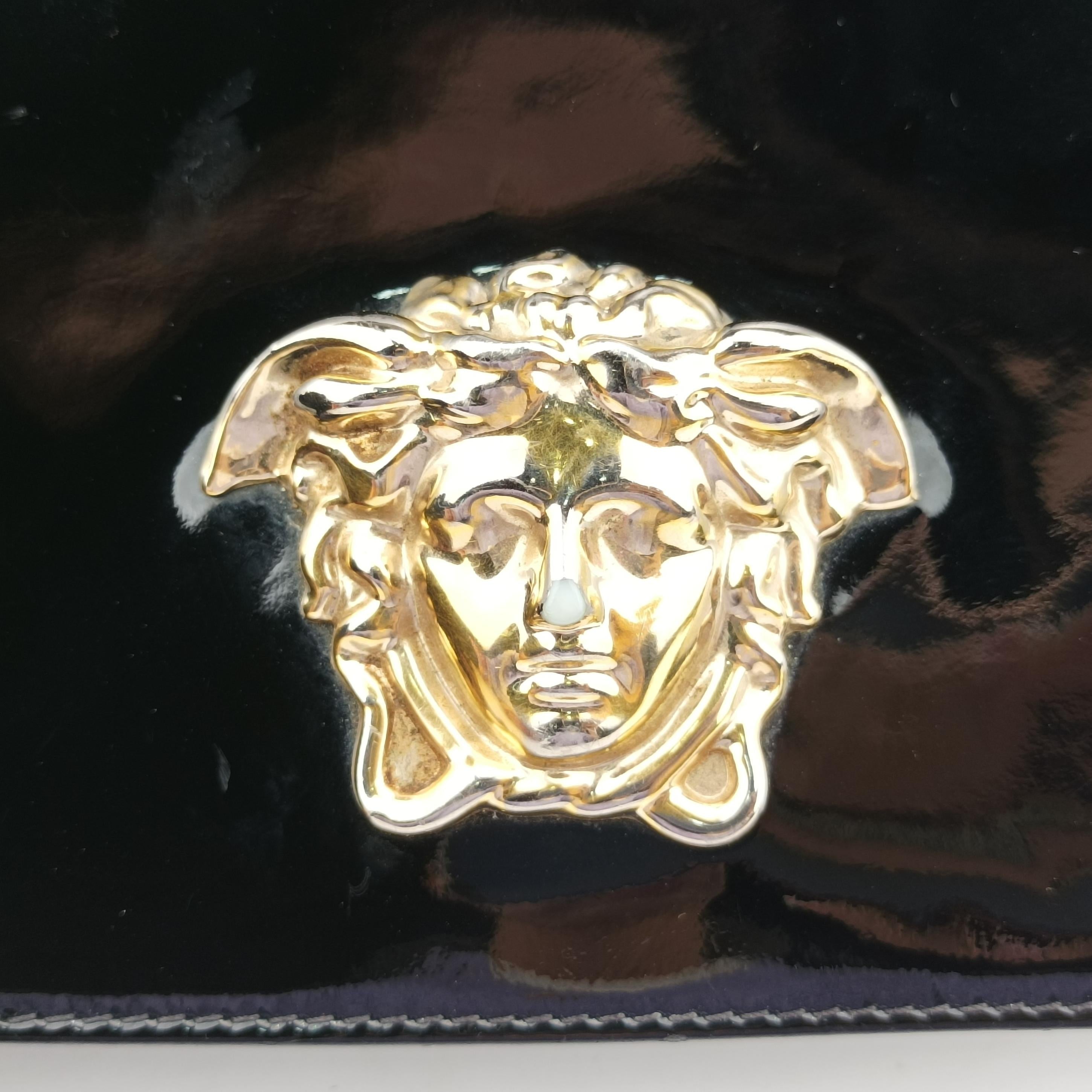Pre-owned VERSACE La Medusa Black Patent×leather  shoulderbag | stylenewstar