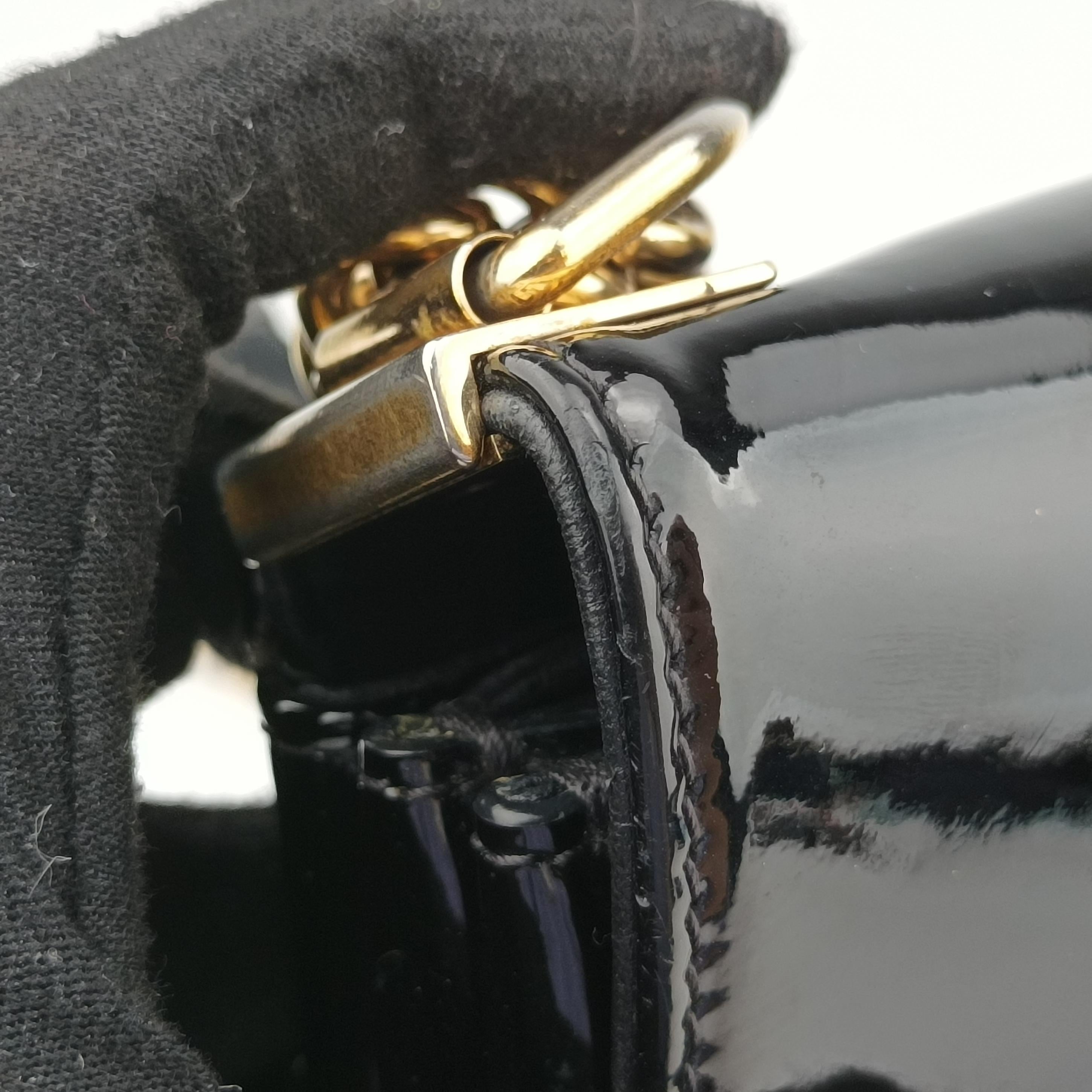 Pre-owned VERSACE La Medusa Black Patent×leather  shoulderbag | stylenewstar