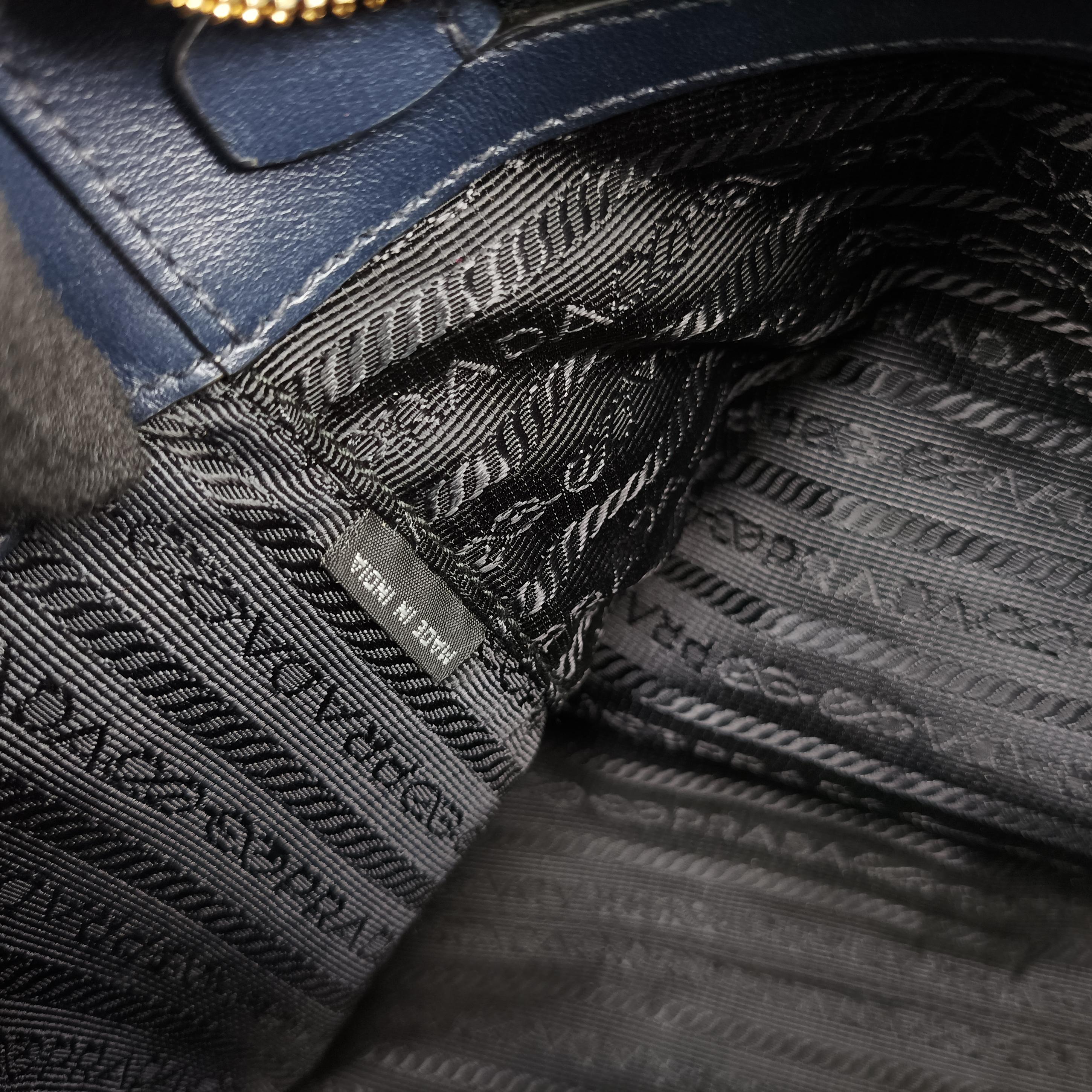 Secondhand Prada Monochrome Navy SAFFIANO Leather 1BA113 shoulderbag | stylenewstar