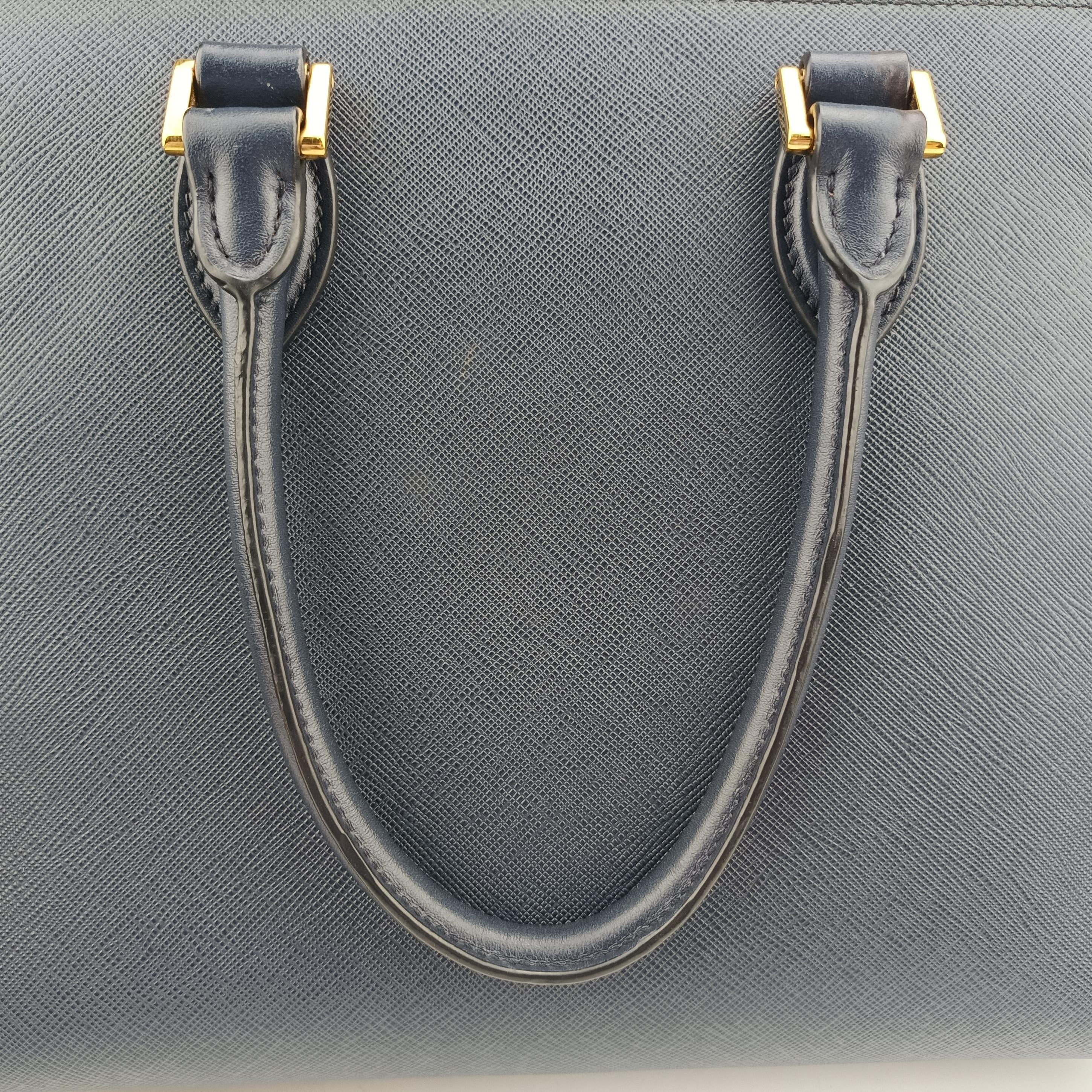 Secondhand Prada Monochrome Navy SAFFIANO Leather 1BA113 shoulderbag | stylenewstar