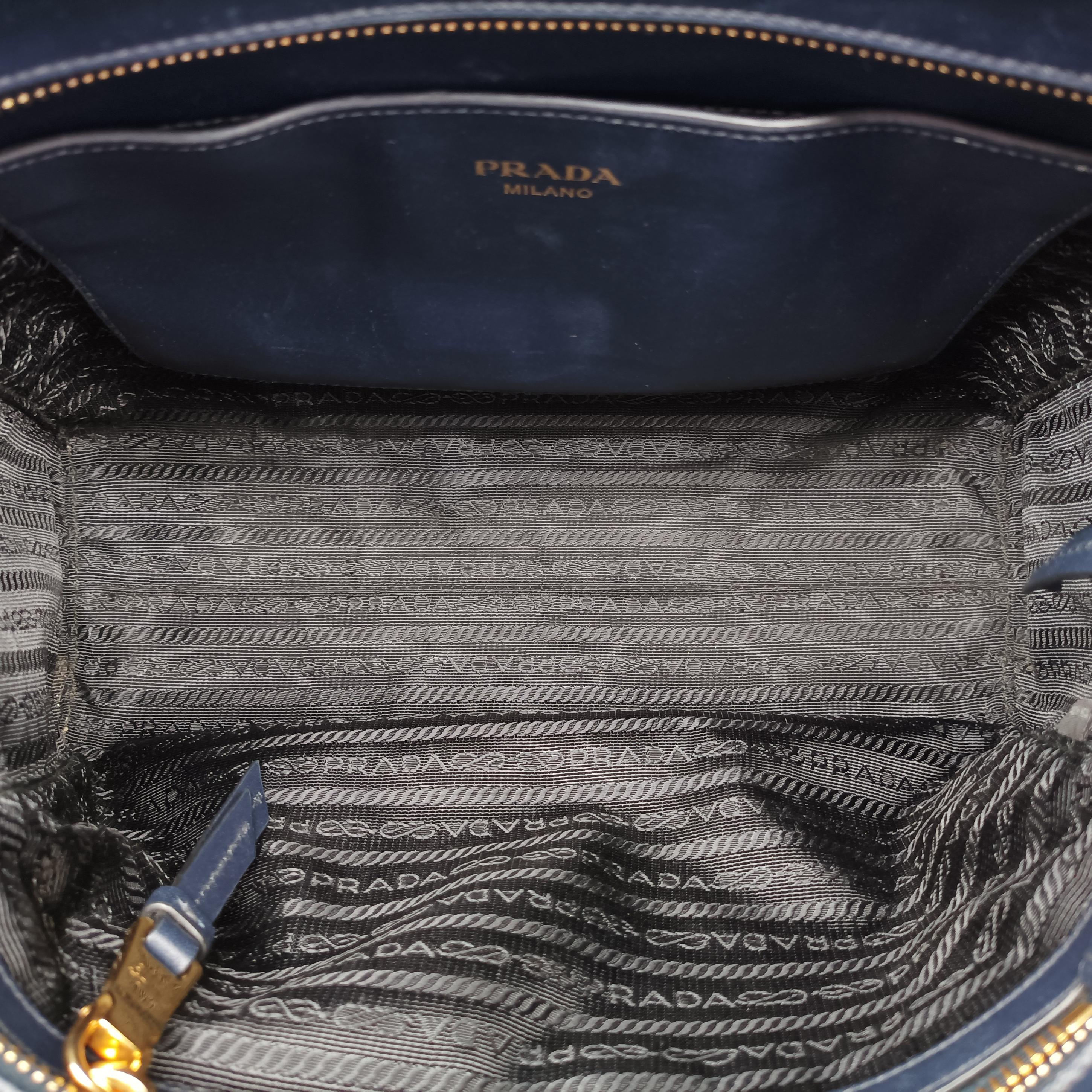Secondhand Prada Monochrome Navy SAFFIANO Leather 1BA113 shoulderbag | stylenewstar