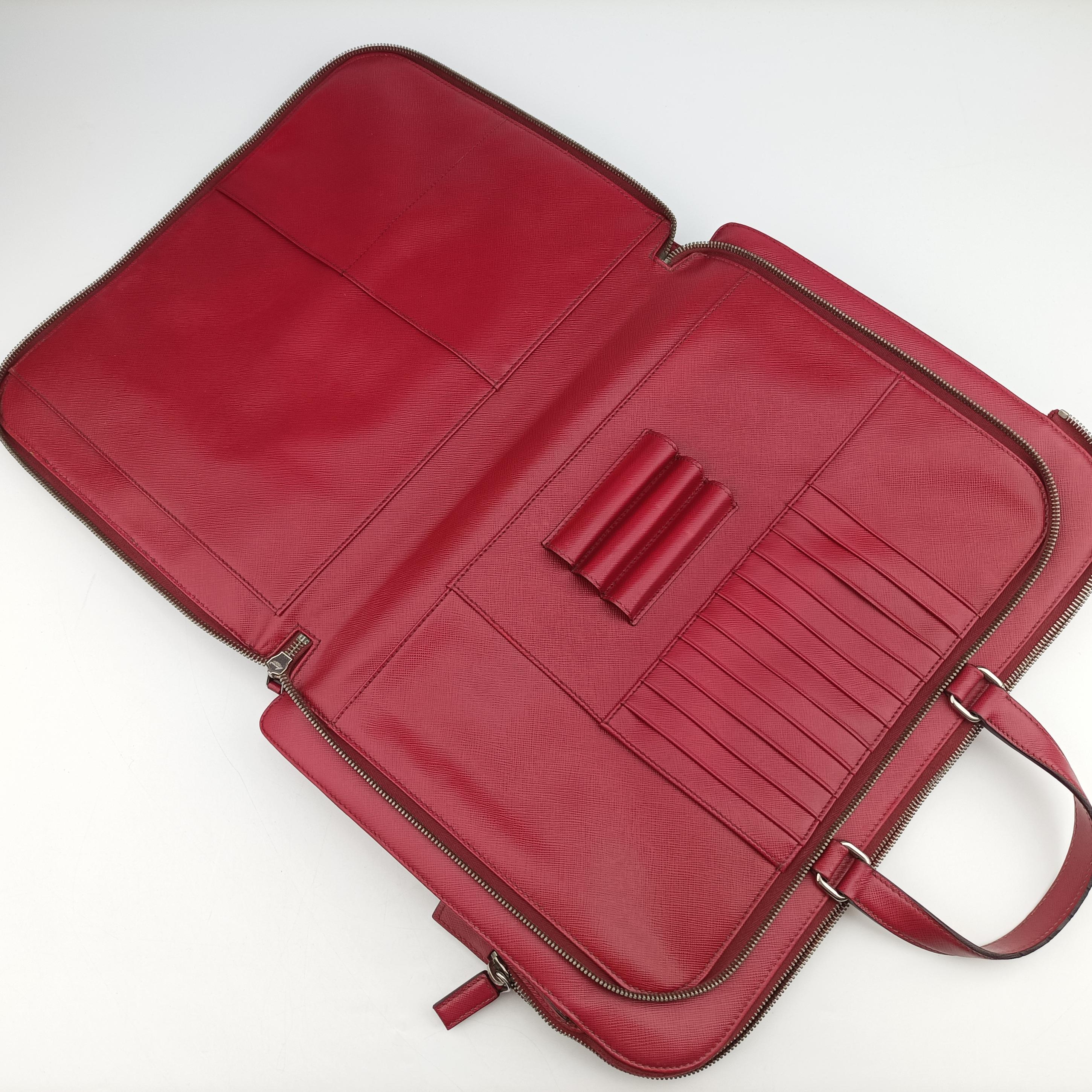 Pre-owned Prada Triangle Logo Plate Red Saffiano Leather  handbag | stylenewstar