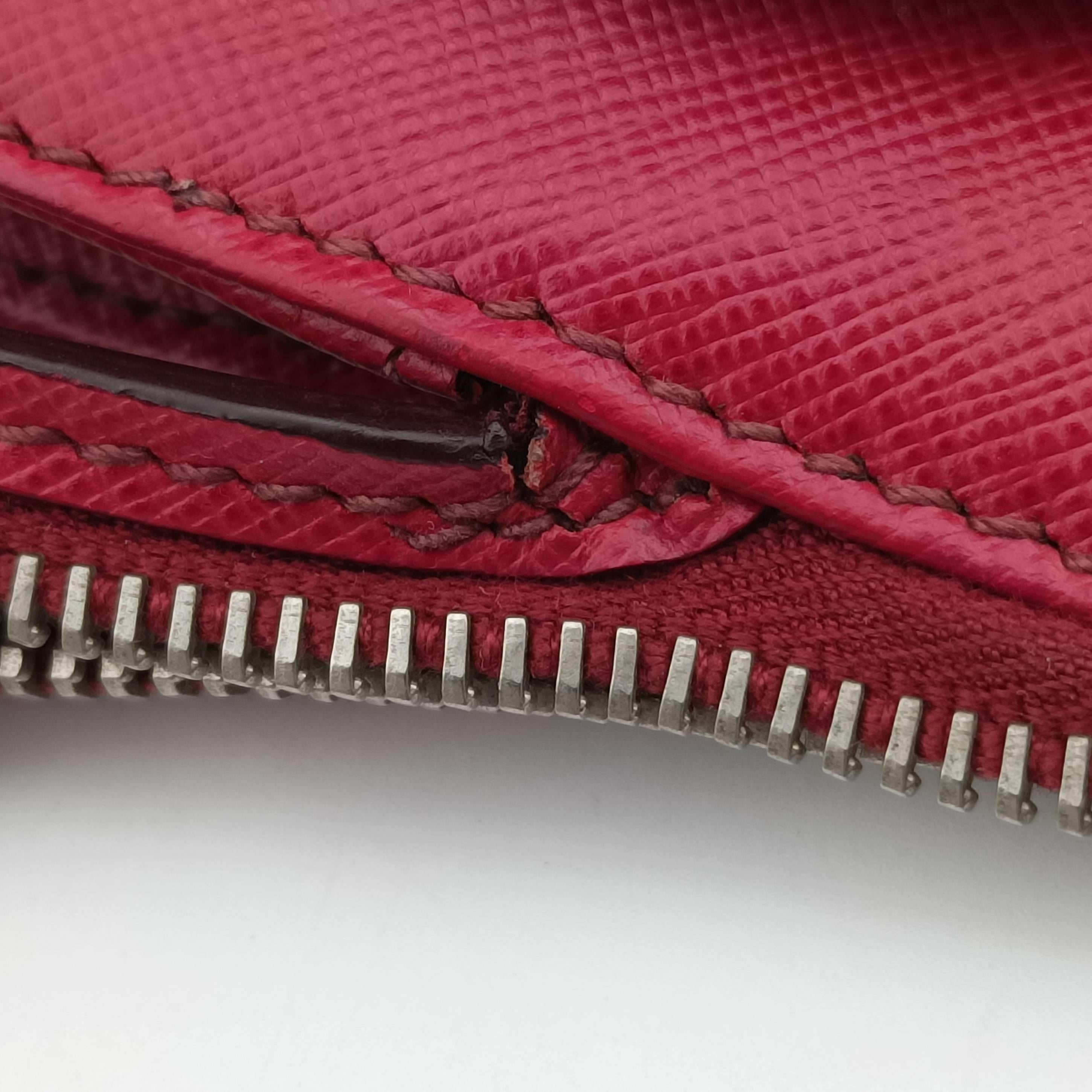 Pre-owned Prada Triangle Logo Plate Red Saffiano Leather  handbag | stylenewstar