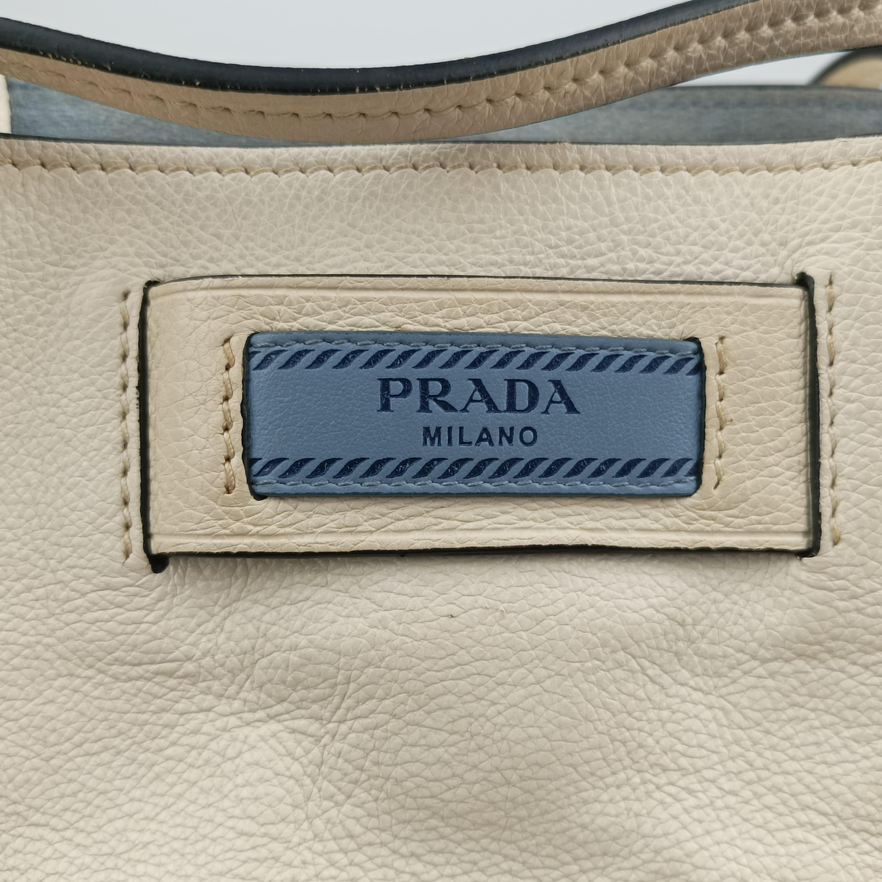 Vintage Prada Etiquette White leather 1BG122 shoulderbag | stylenewstar