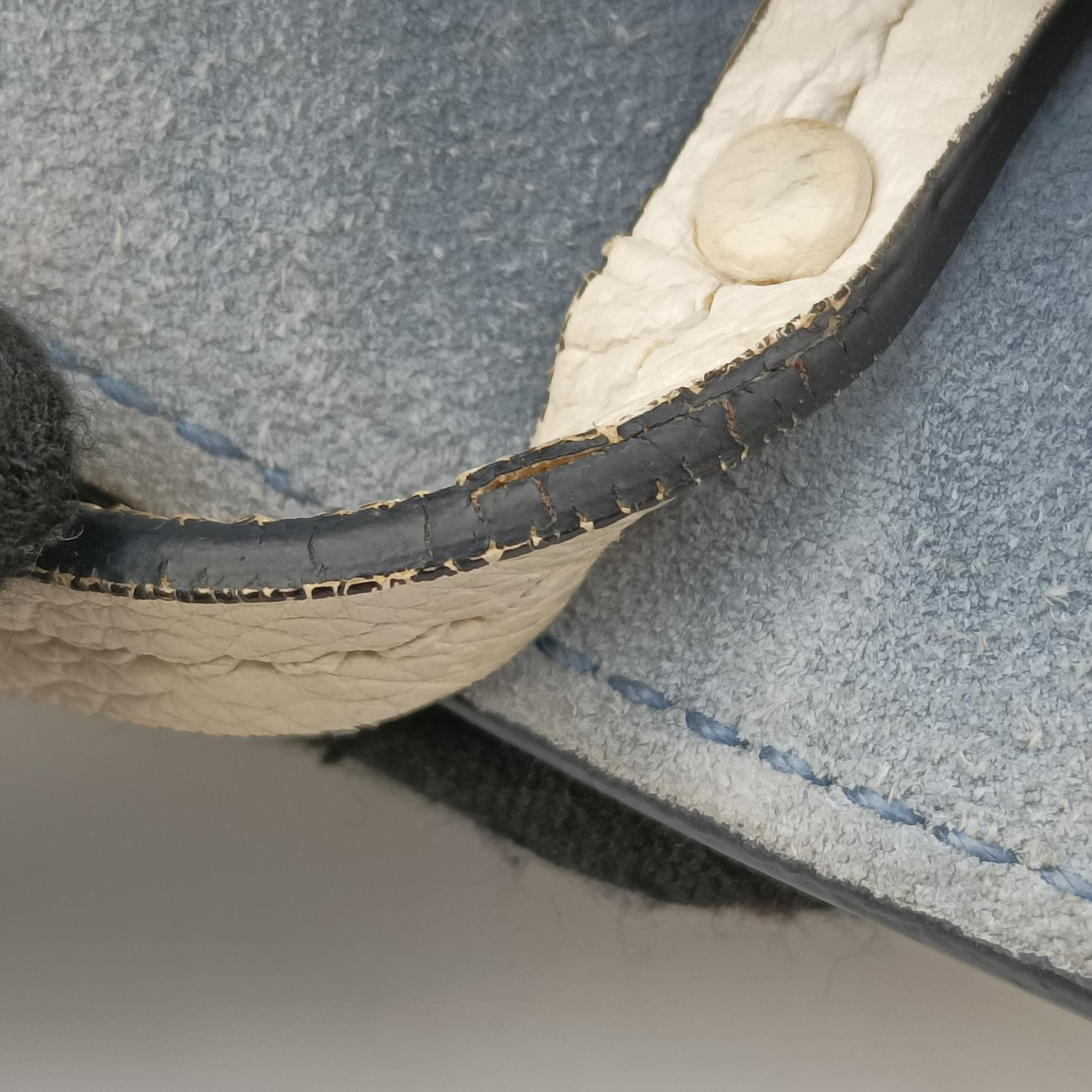 Vintage Prada Etiquette White leather 1BG122 shoulderbag | stylenewstar