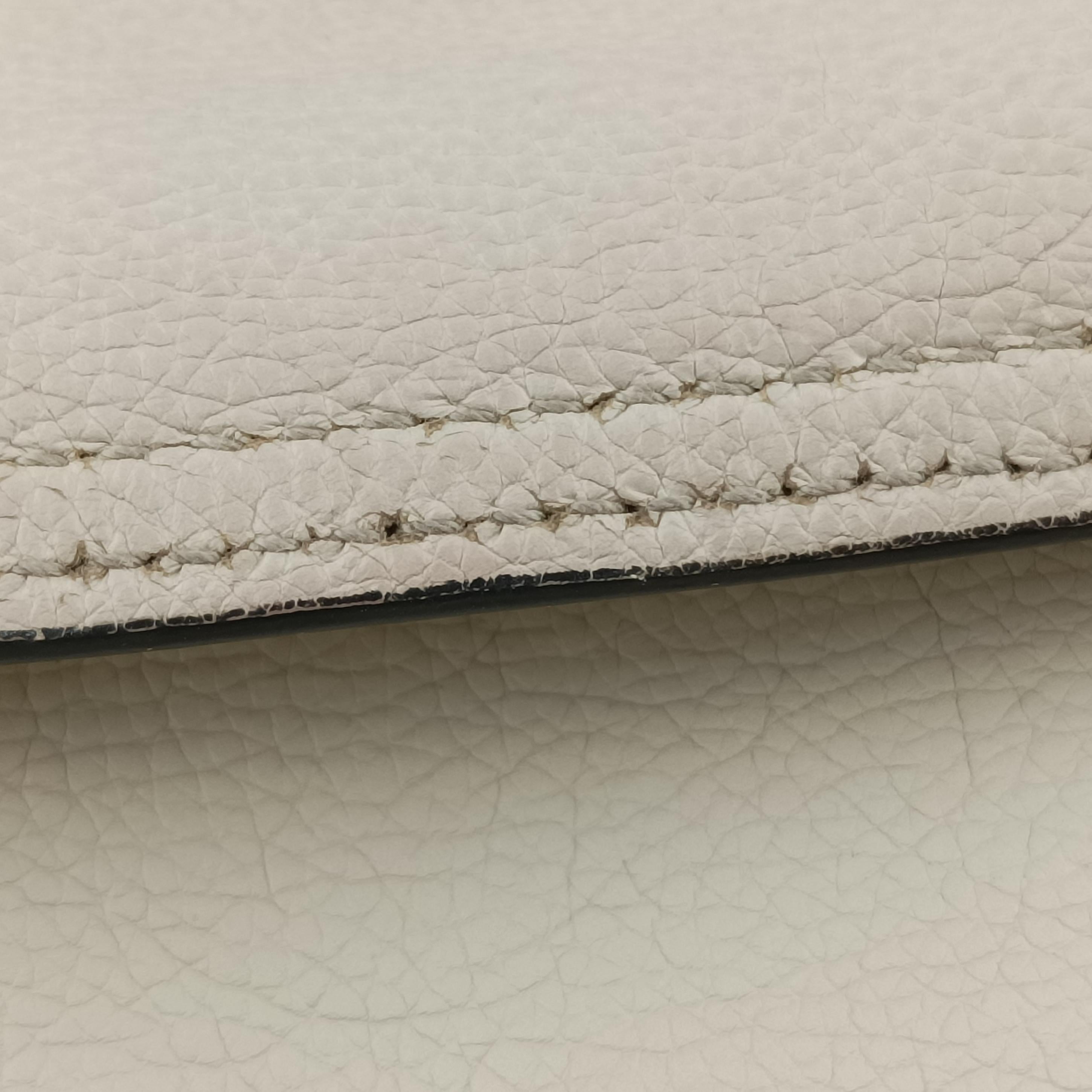 Vintage Prada Etiquette White leather 1BG122 shoulderbag | stylenewstar