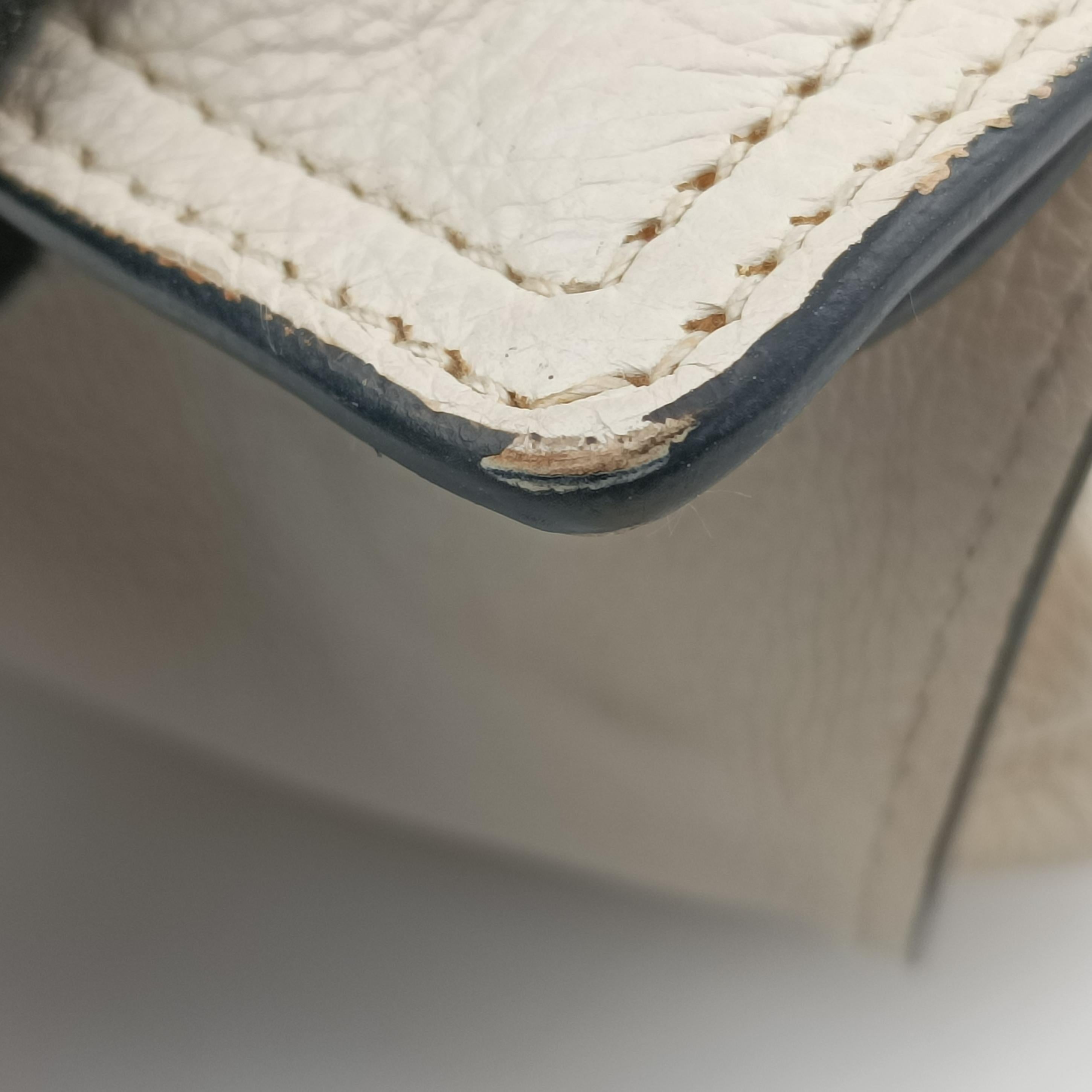 Vintage Prada Etiquette White leather 1BG122 shoulderbag | stylenewstar