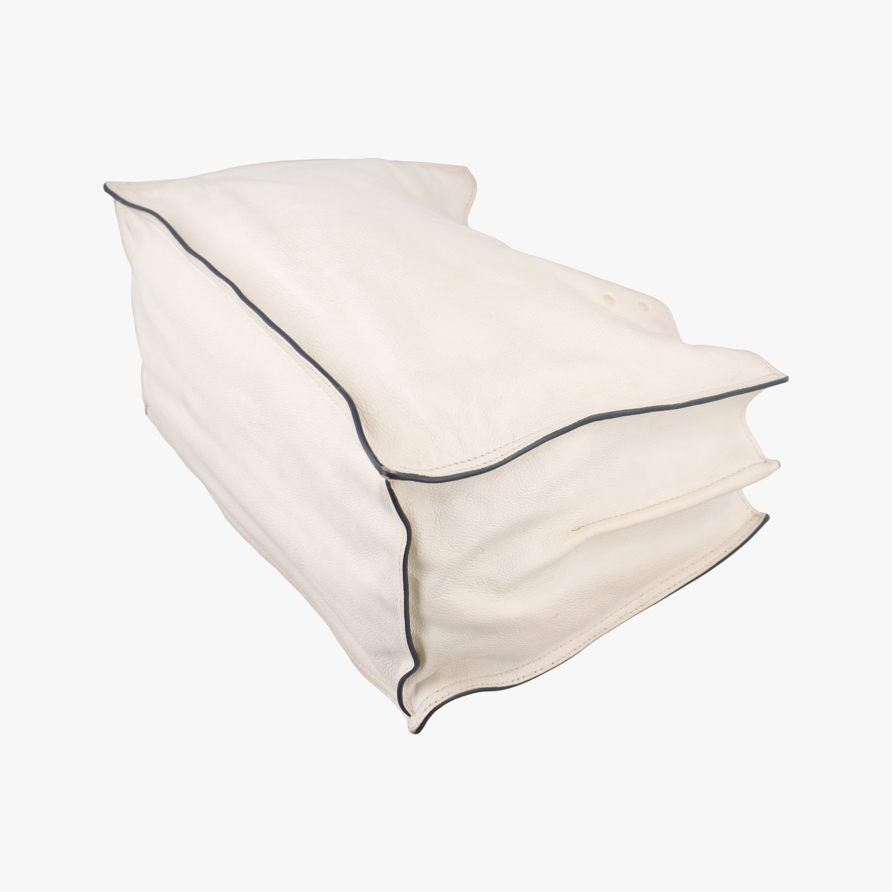 Vintage Prada Etiquette White leather 1BG122 shoulderbag | stylenewstar