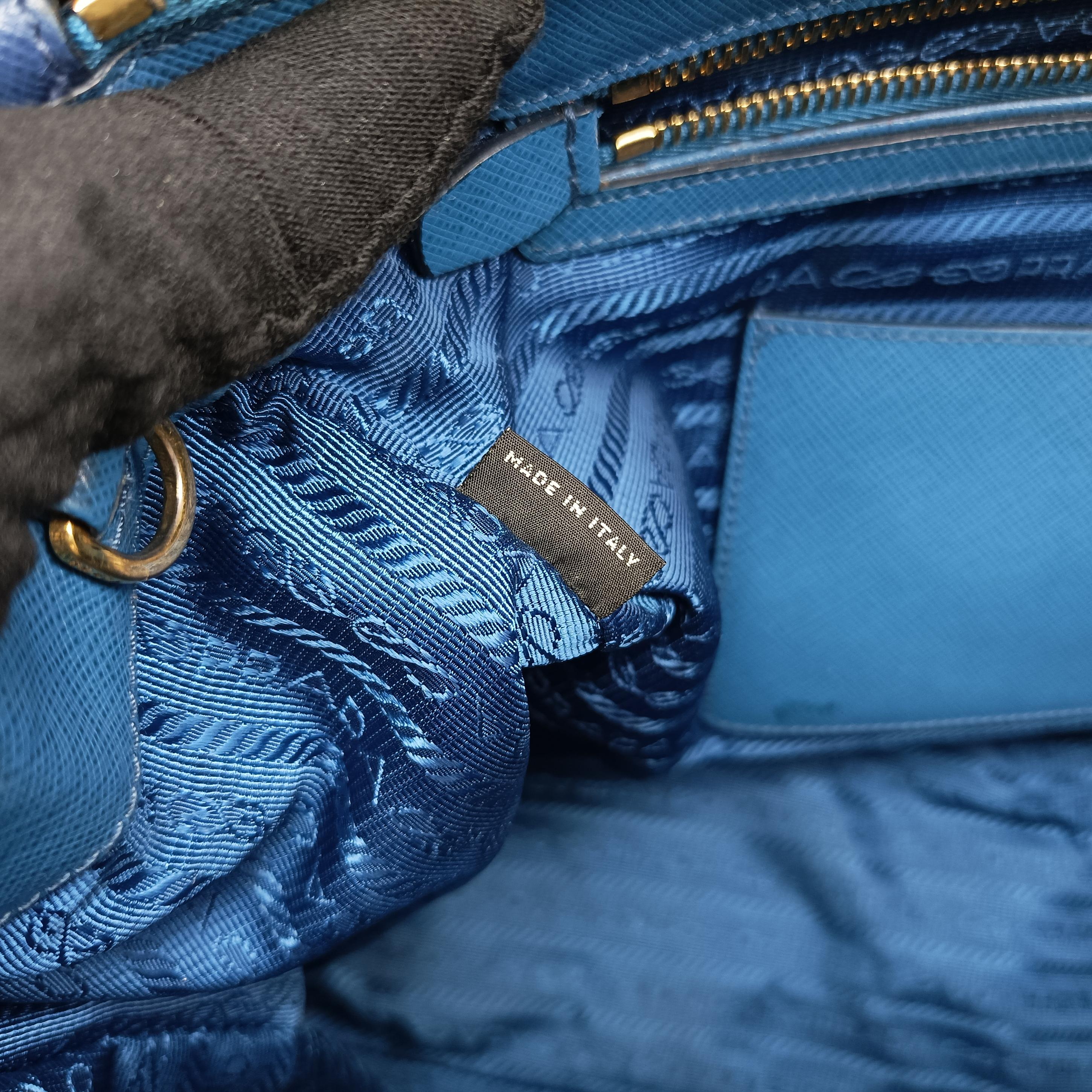 Pre-owned Prada Galleria Blue×Navy SAFFIANO Leather B2274C shoulderbag | stylenewstar