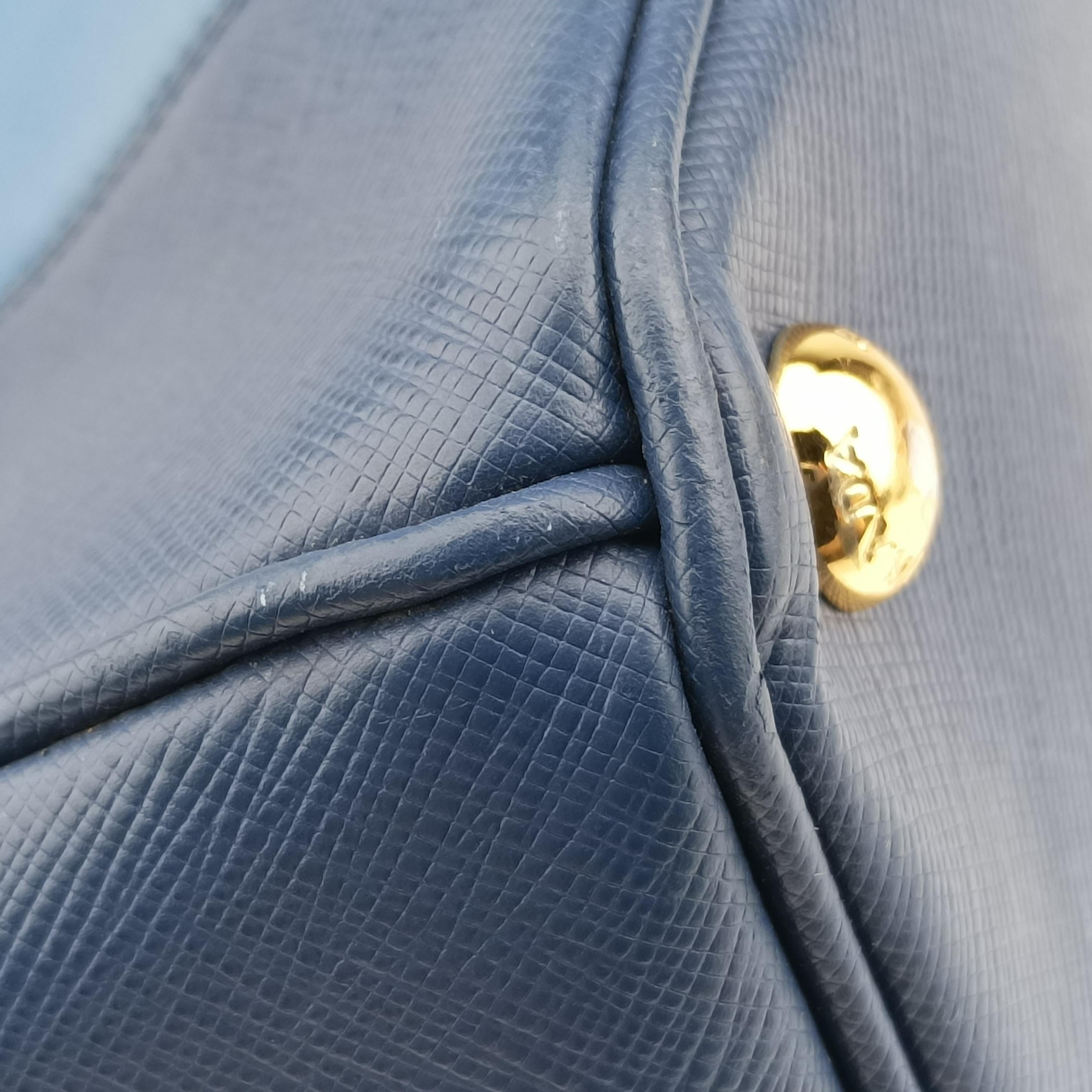 Pre-owned Prada Galleria Blue×Navy SAFFIANO Leather B2274C shoulderbag | stylenewstar