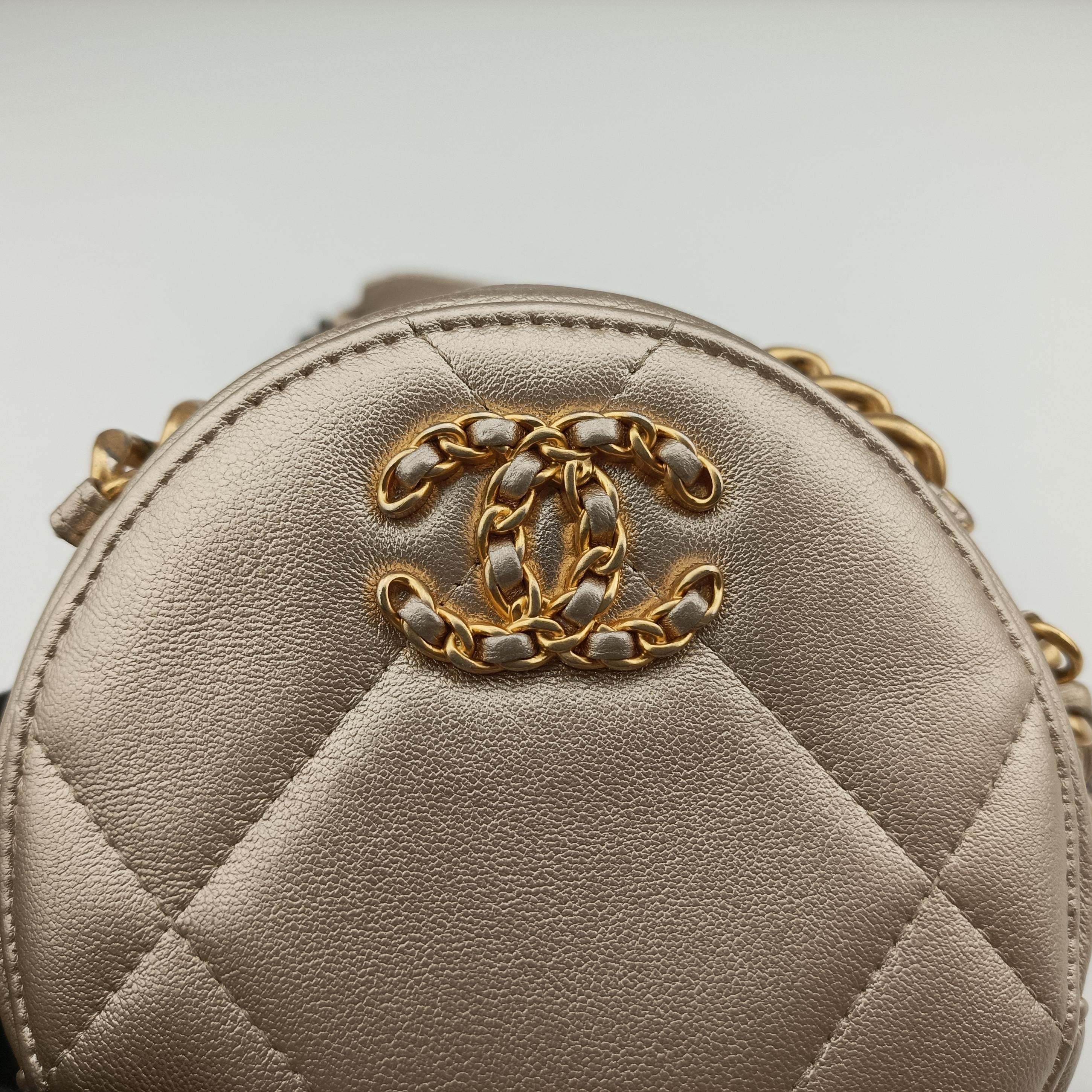 Pre-owned Chanel CHANEL 19 Round Golden lambskin AP0945 shoulderbag | stylenewstar