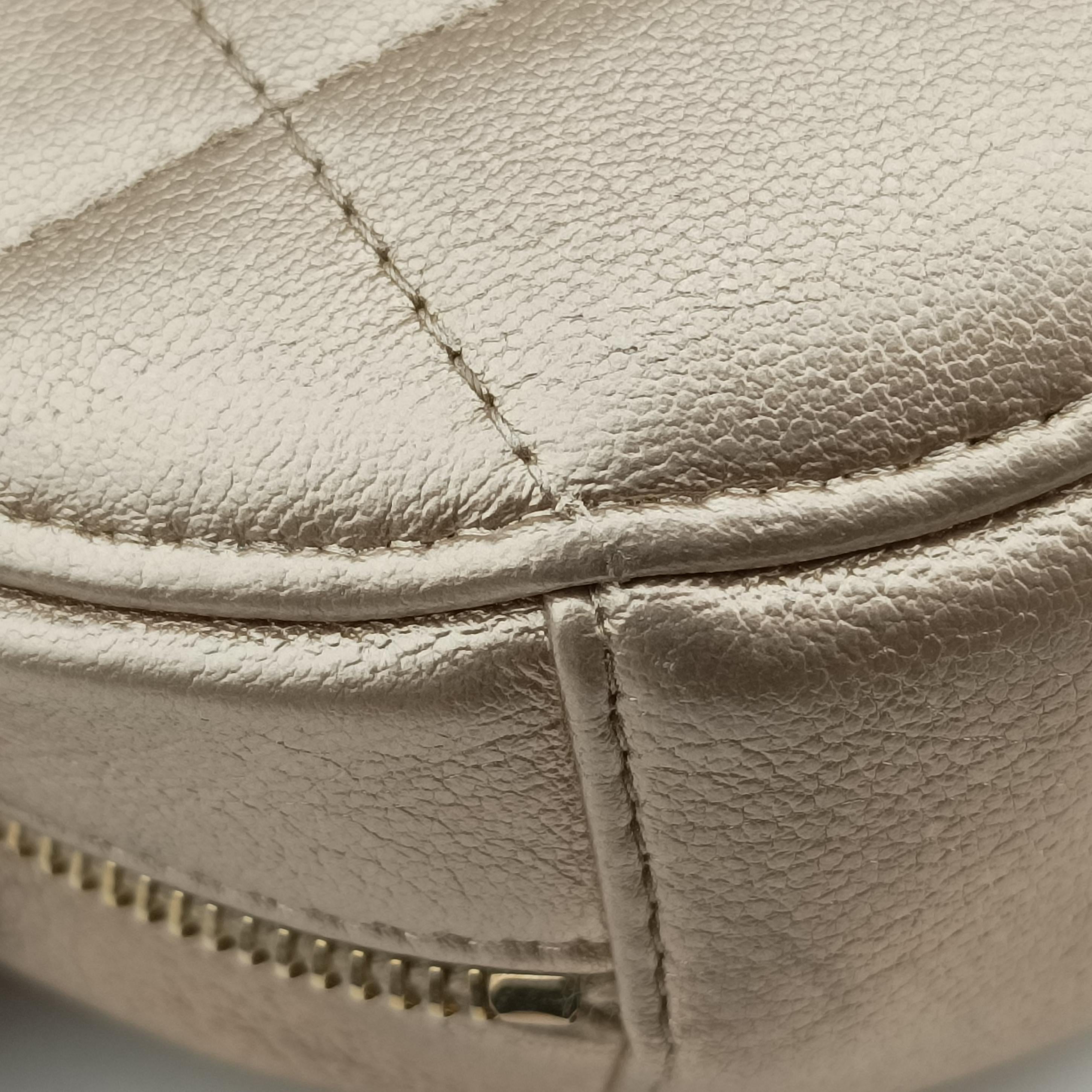 Pre-owned Chanel CHANEL 19 Round Golden lambskin AP0945 shoulderbag | stylenewstar