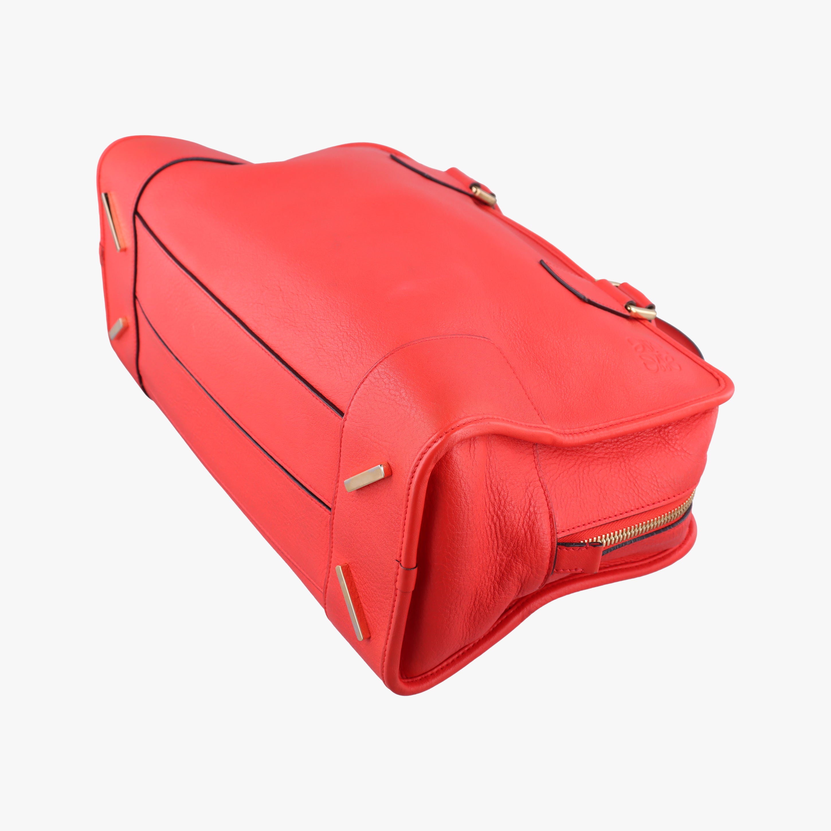 Pre-owned Loewe Amazona36 Red Leather  shoulderbag | stylenewstar