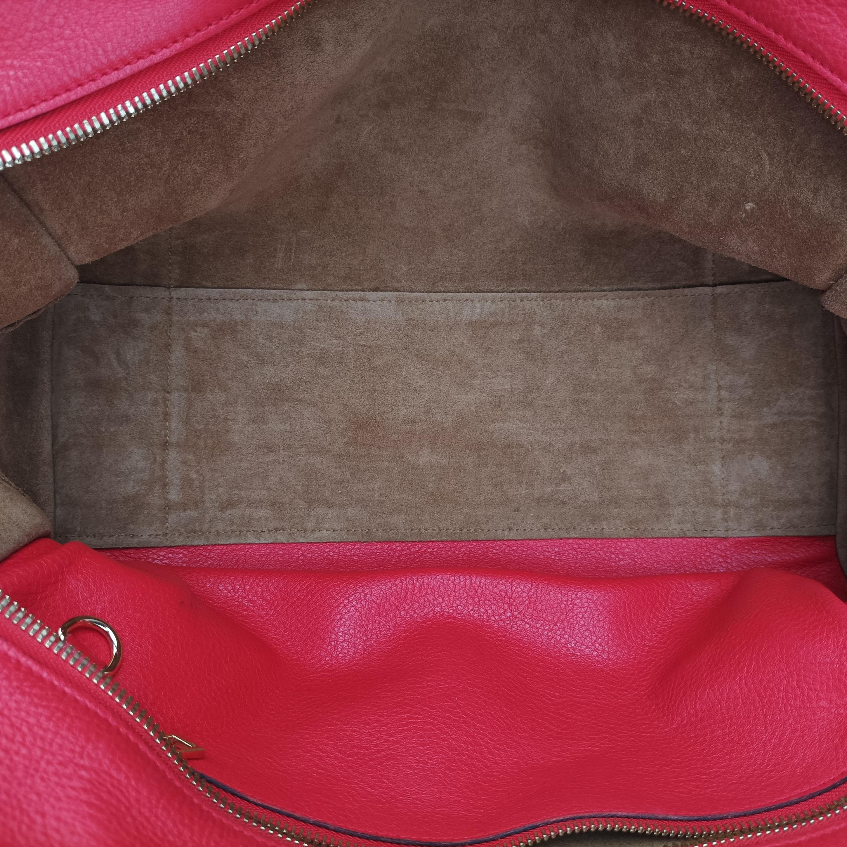 Pre-owned Loewe Amazona36 Red Leather  shoulderbag | stylenewstar